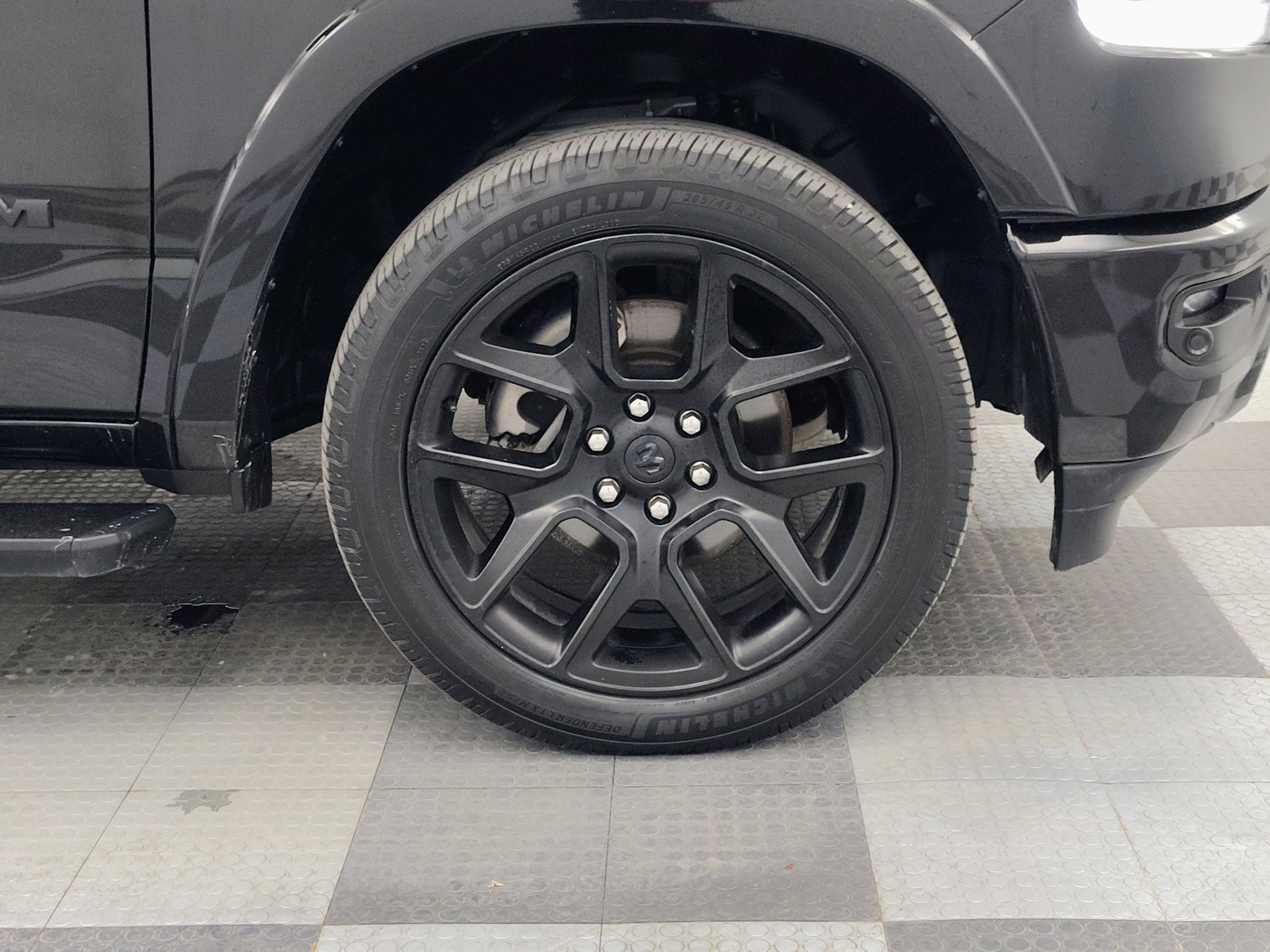 2020 RAM 1500 Laramie Crew Cab 4x4 5'7' Box