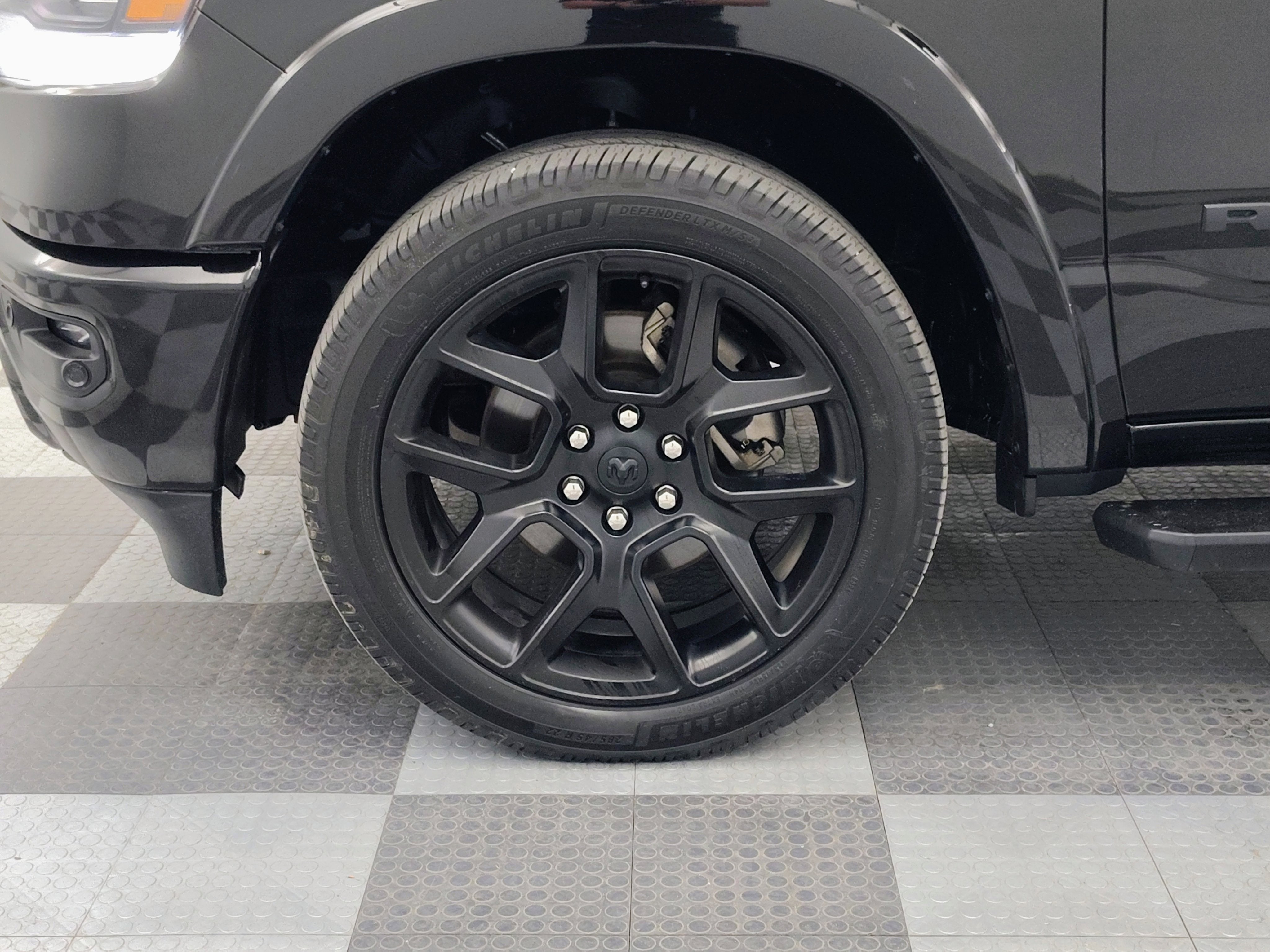 2020 RAM 1500 Laramie Crew Cab 4x4 5'7' Box
