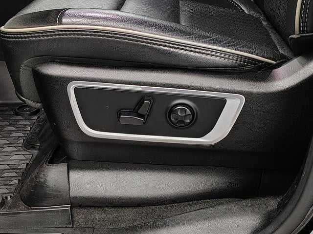 2020 RAM 1500 Laramie Crew Cab 4x4 5'7' Box