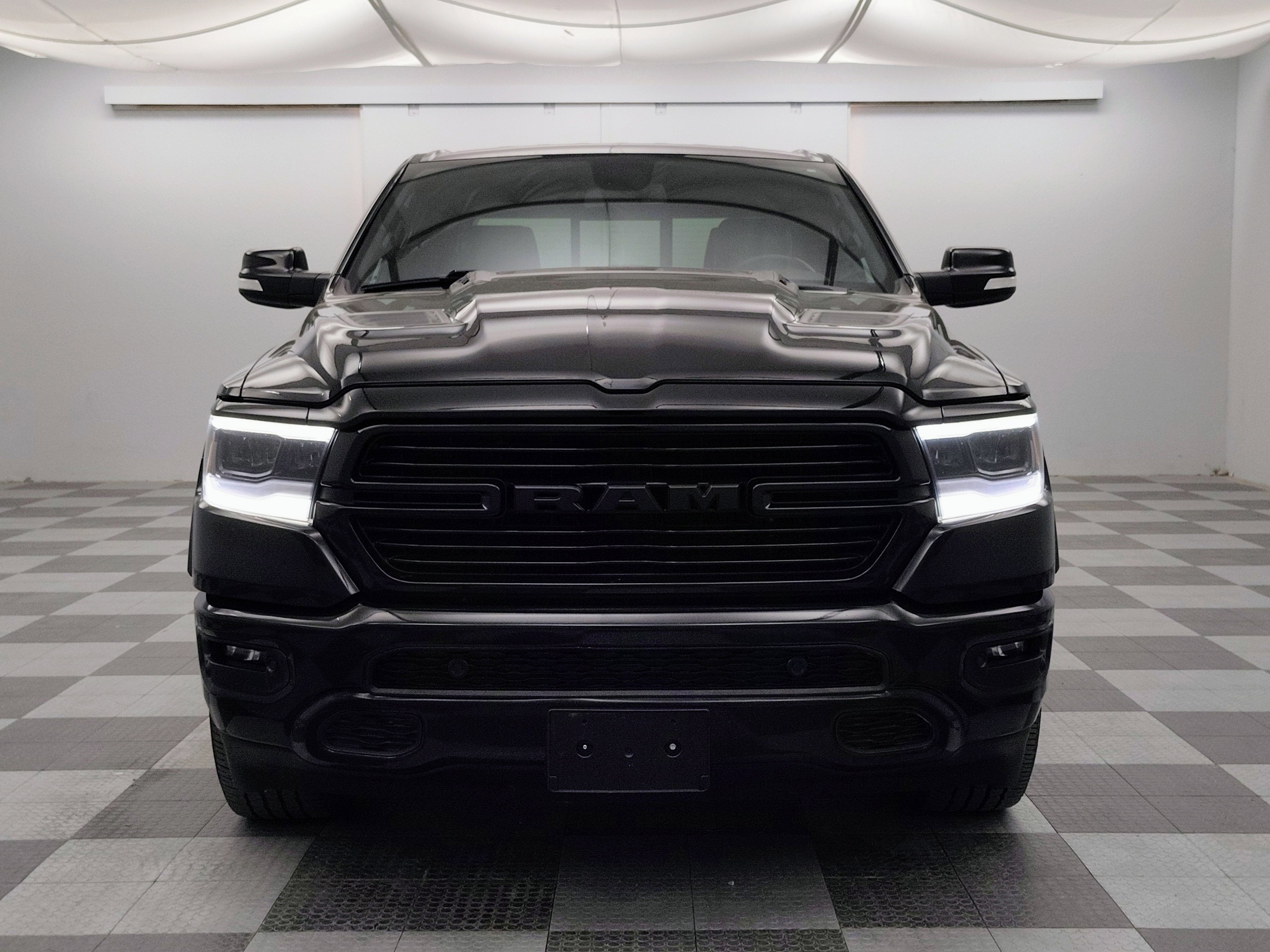 2020 RAM 1500 Laramie Crew Cab 4x4 5'7' Box