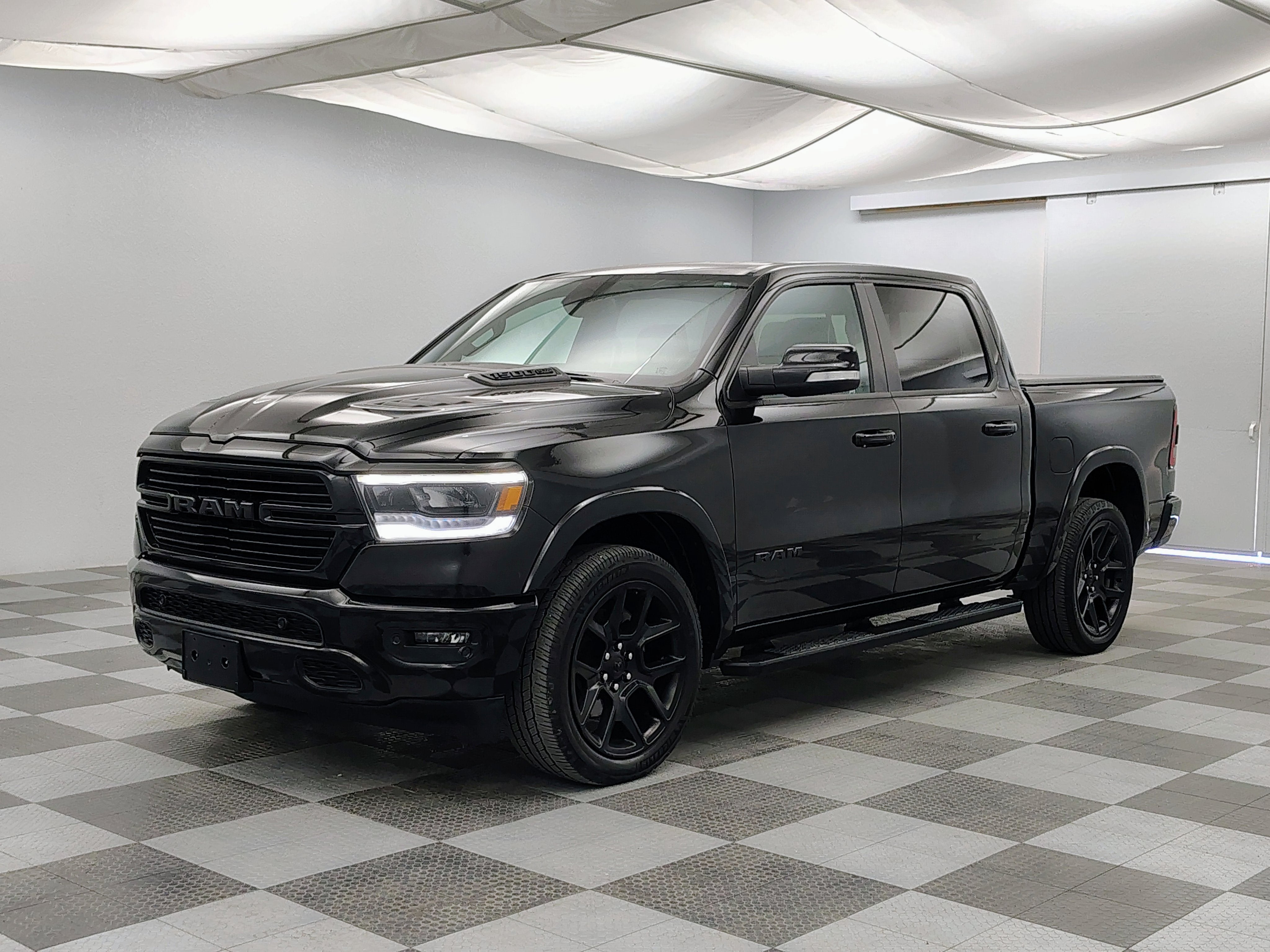 2020 RAM 1500 Laramie Crew Cab 4x4 5'7' Box