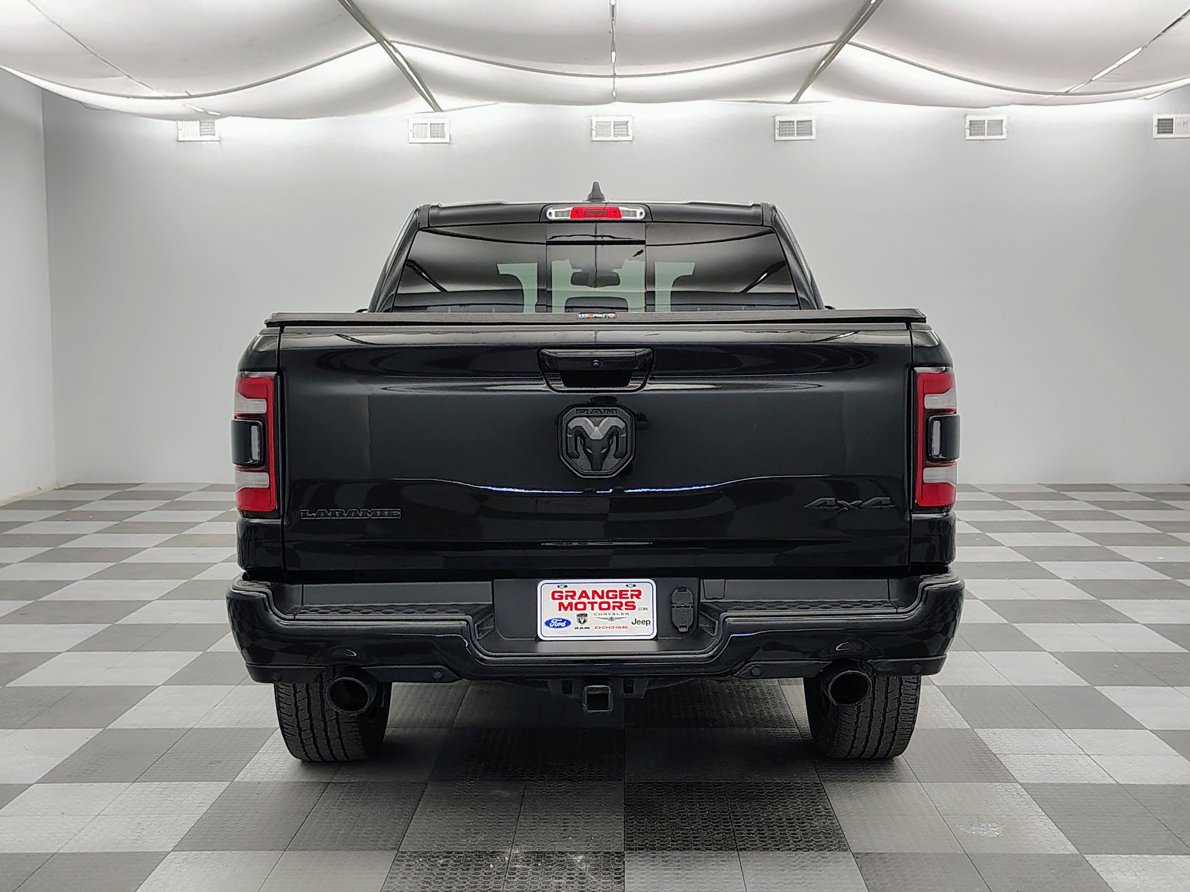 2020 RAM 1500 Laramie Crew Cab 4x4 5'7' Box