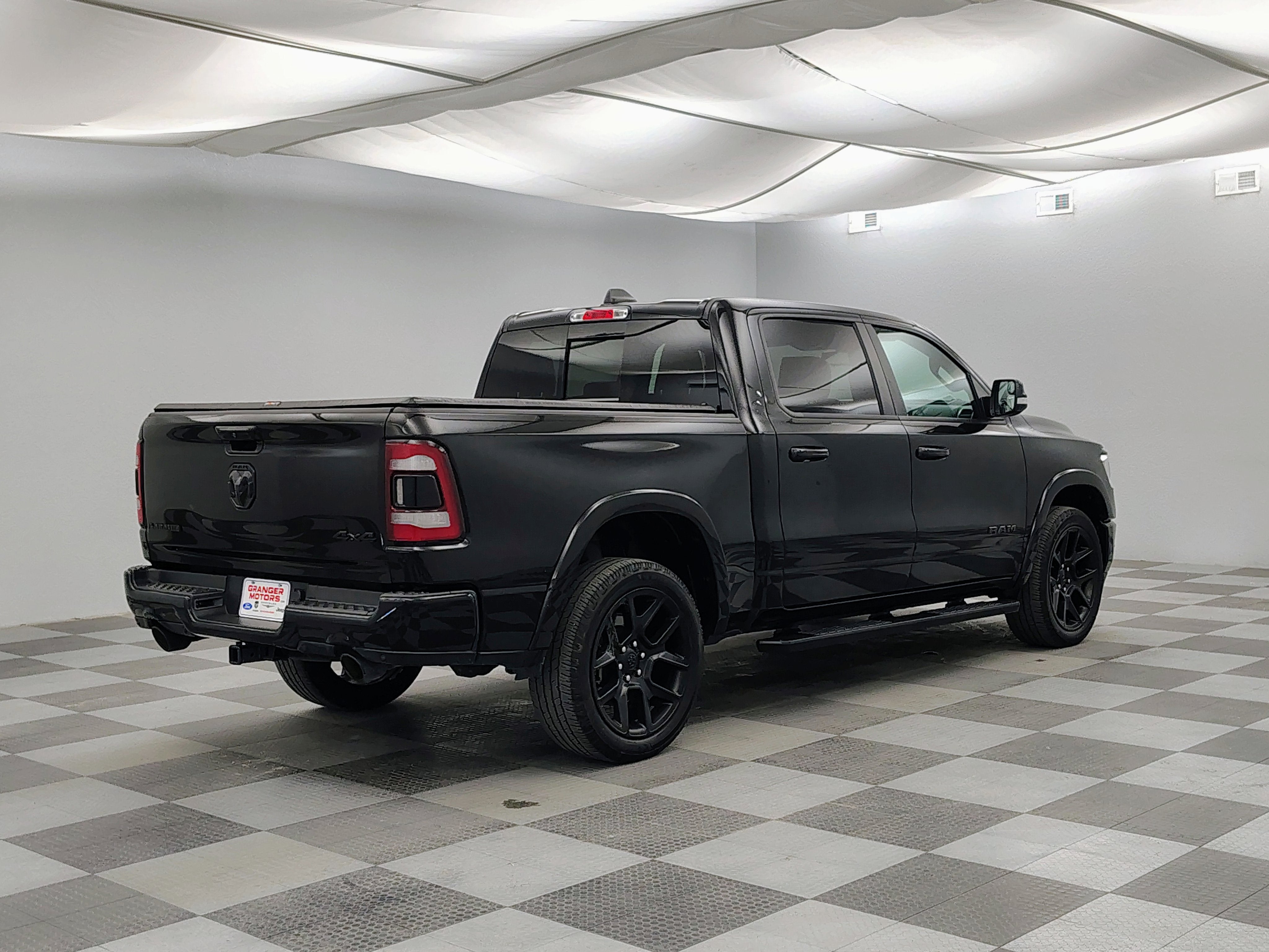 2020 RAM 1500 Laramie Crew Cab 4x4 5'7' Box