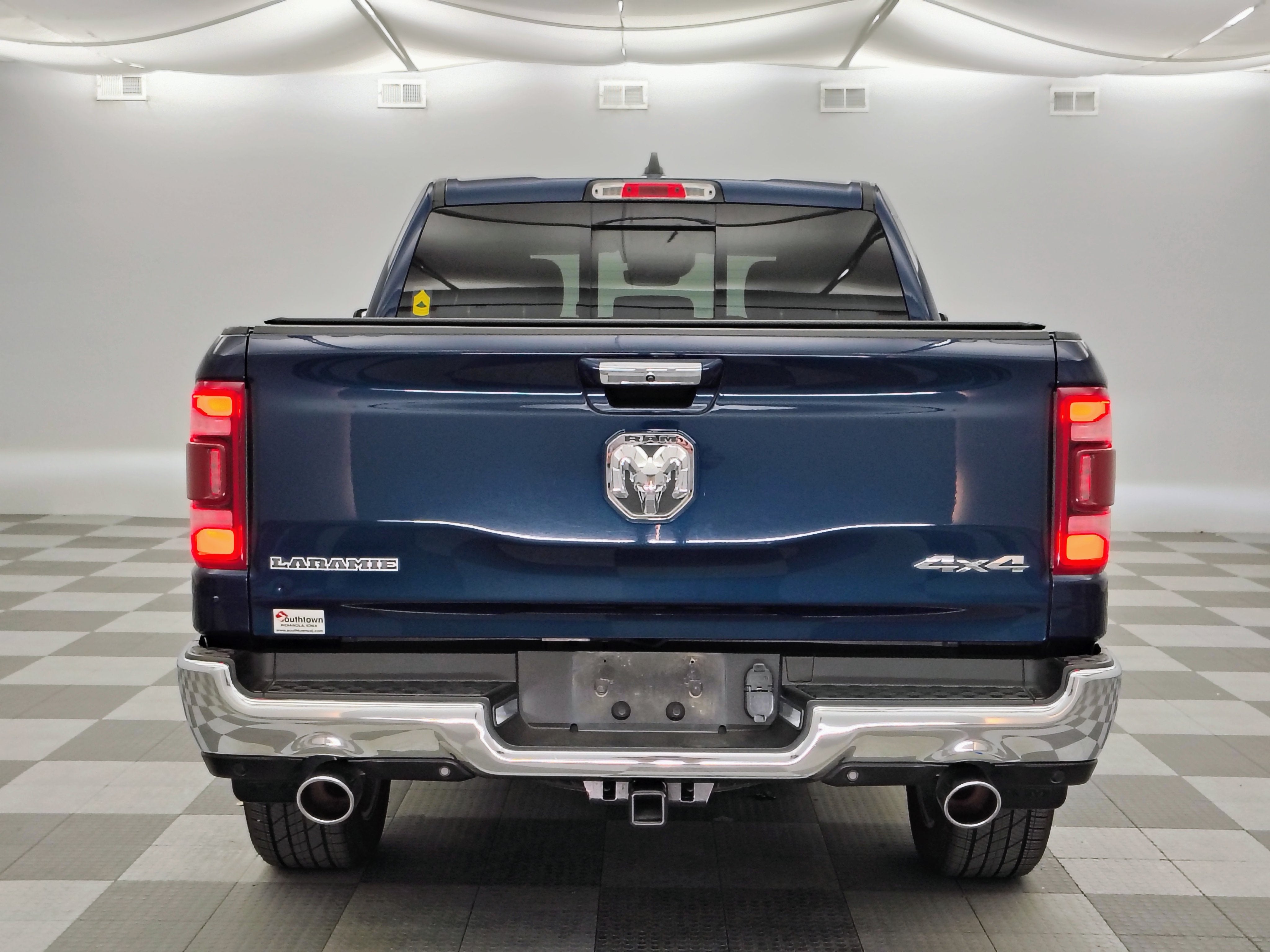 2021 RAM 1500 Laramie Crew Cab 4x4 5'7' Box