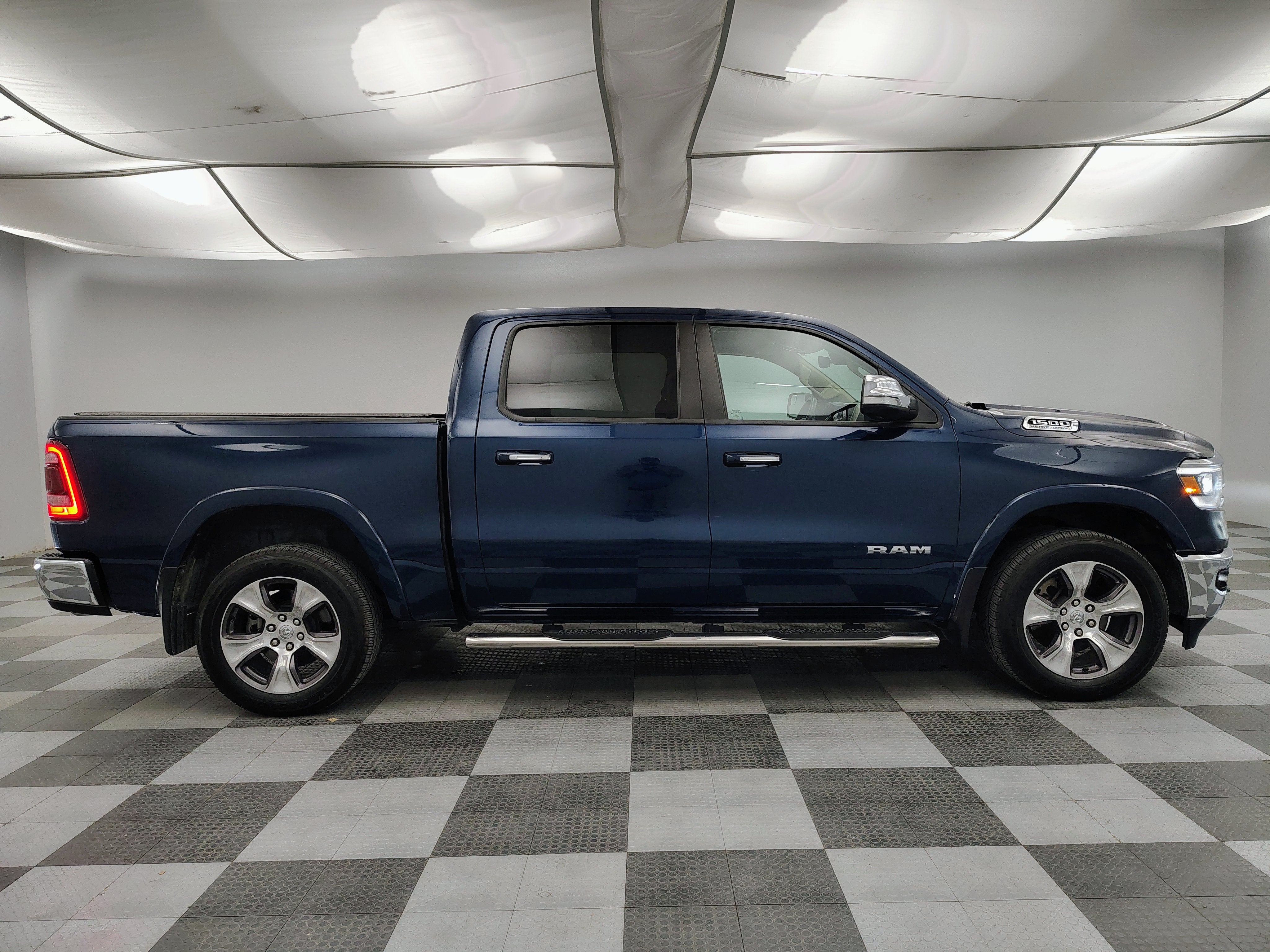 2021 RAM 1500 Laramie Crew Cab 4x4 5'7' Box