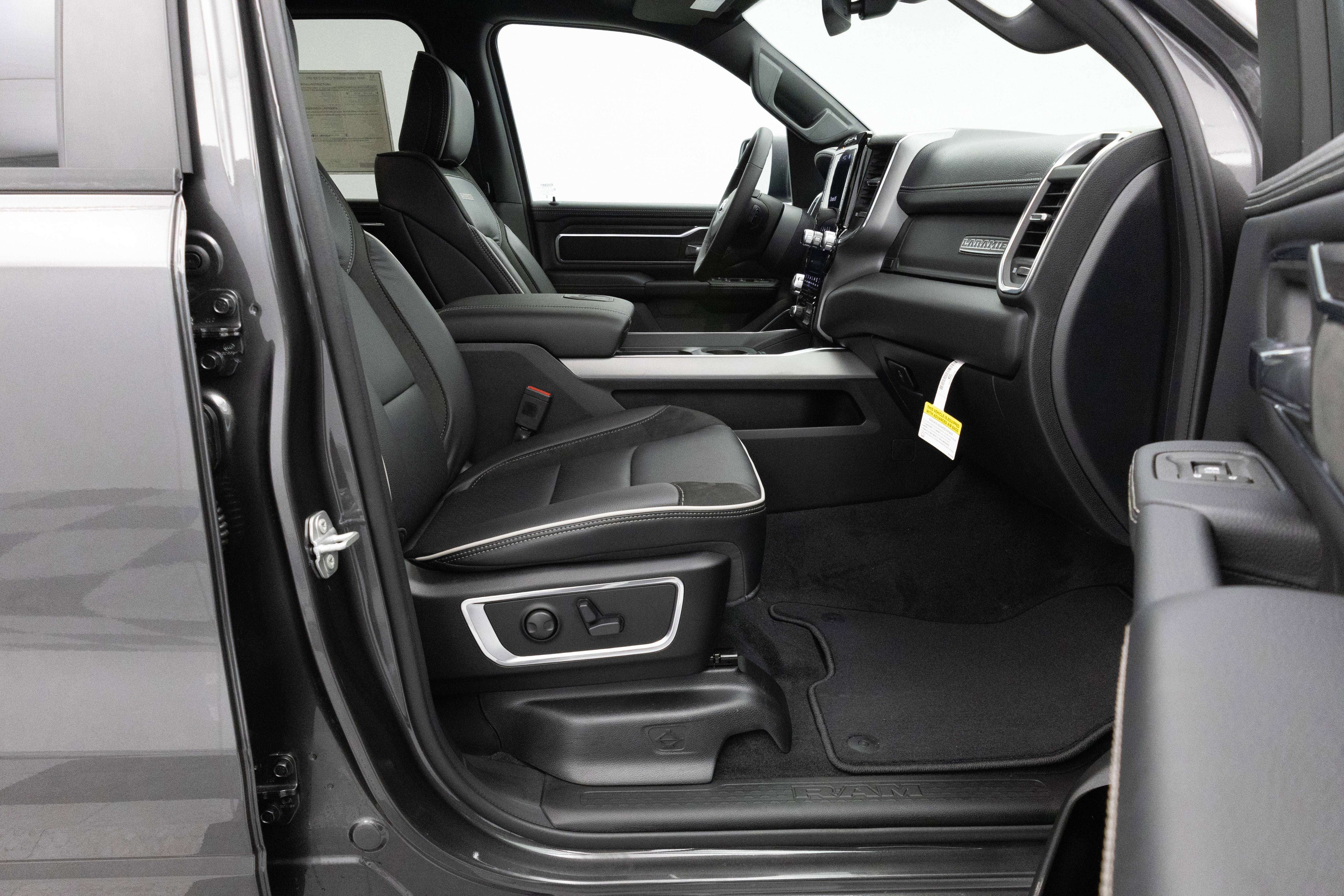 2026 RAM Ram 1500 RAM 1500 LARAMIE CREW CAB 4X4 6'4' BOX