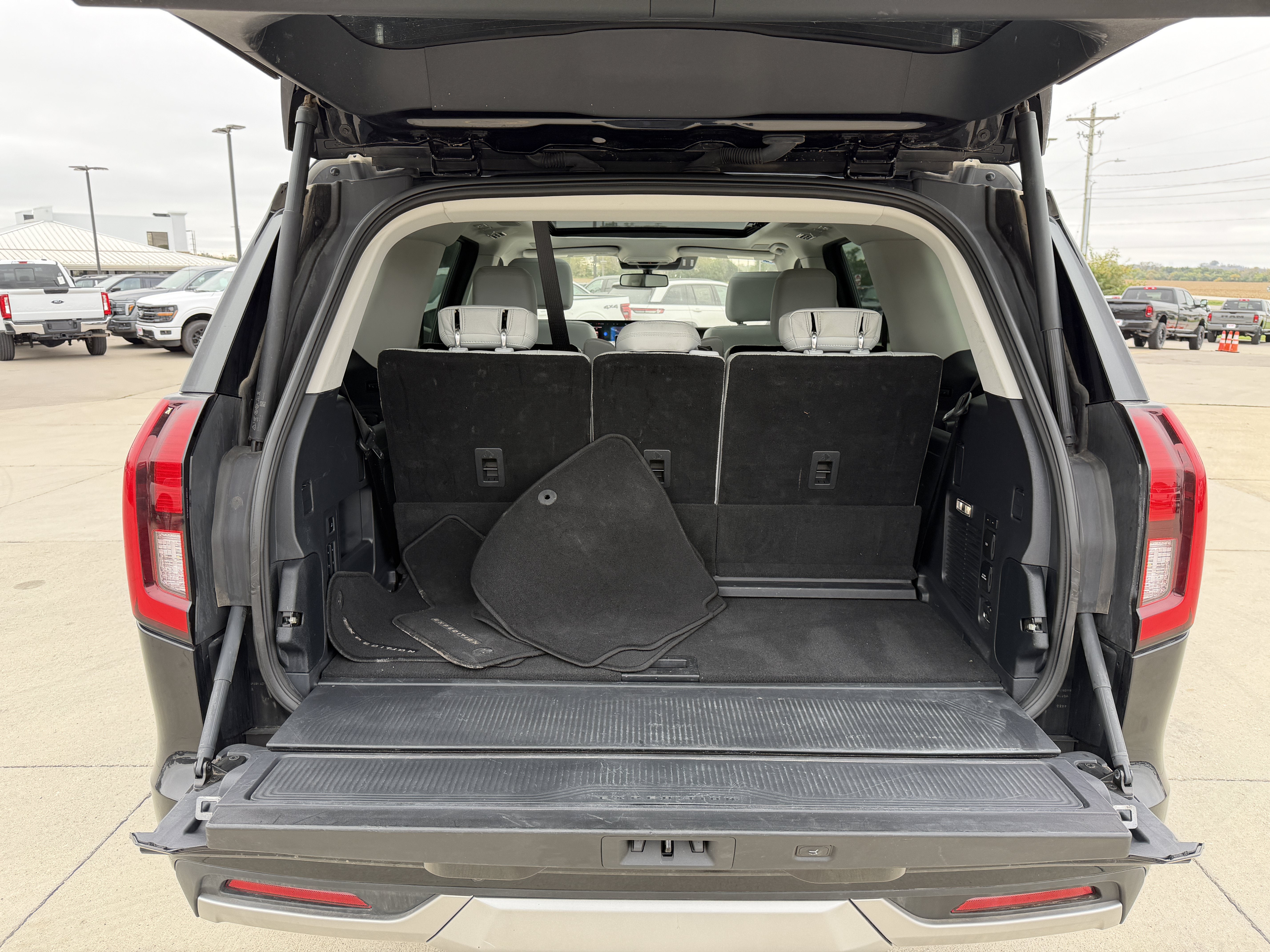 2025 Ford Expedition Platinum