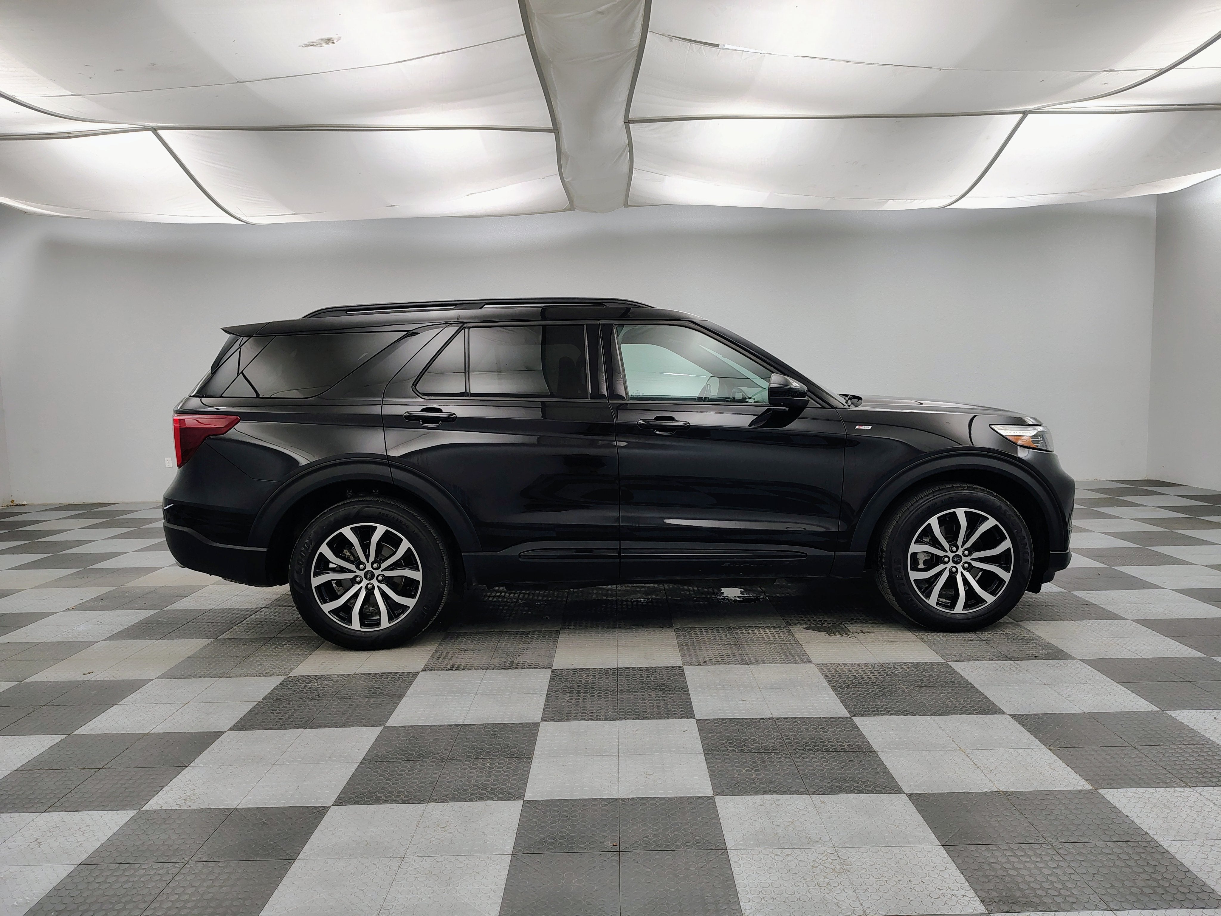 2022 Ford Explorer ST-Line
