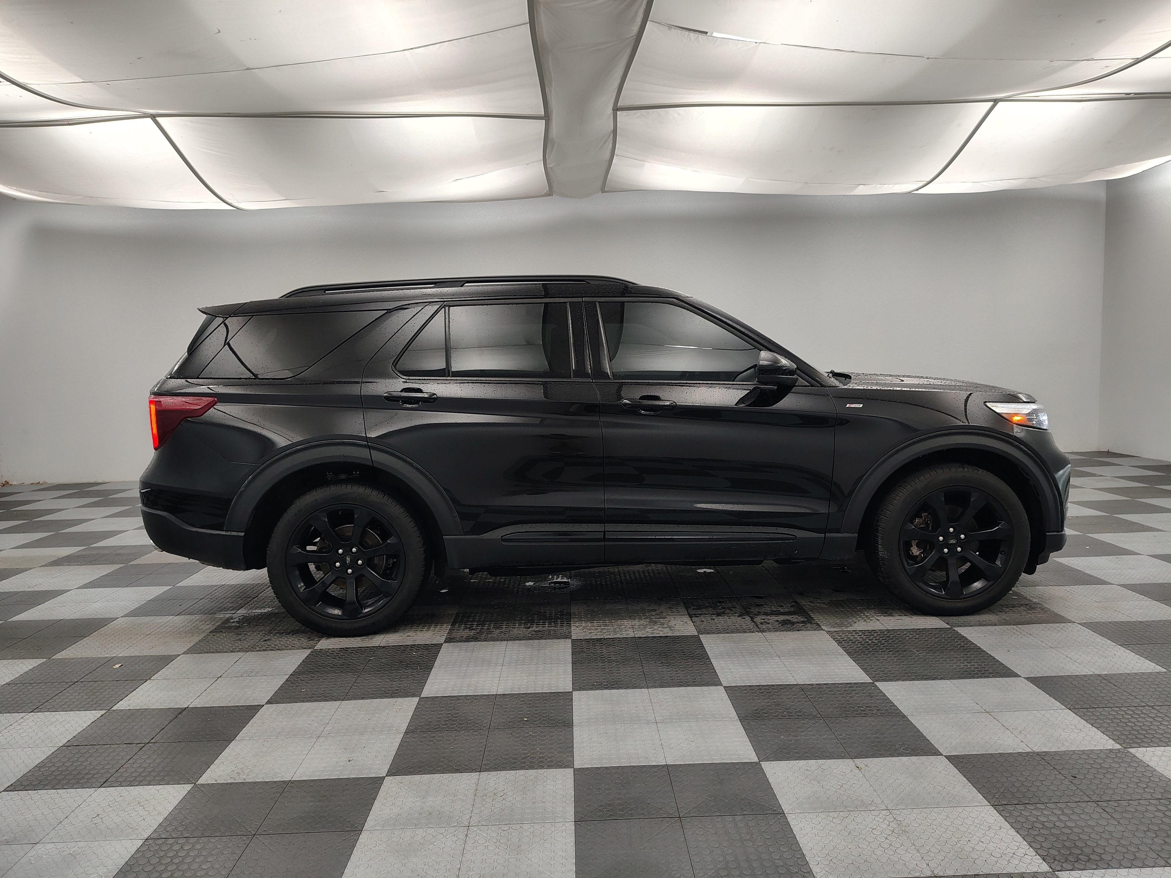 2024 Ford Explorer ST-Line