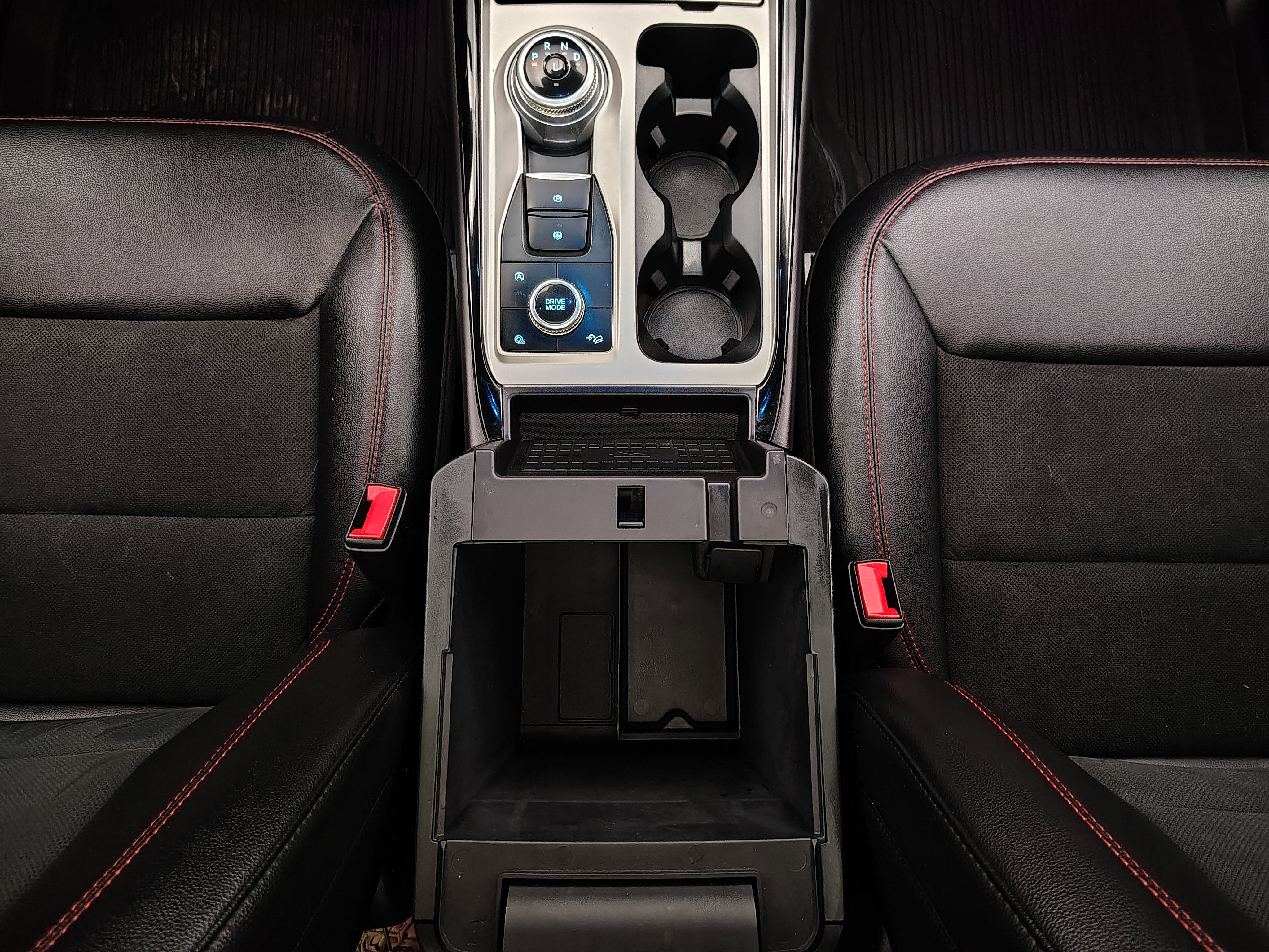 2024 Ford Explorer ST-Line