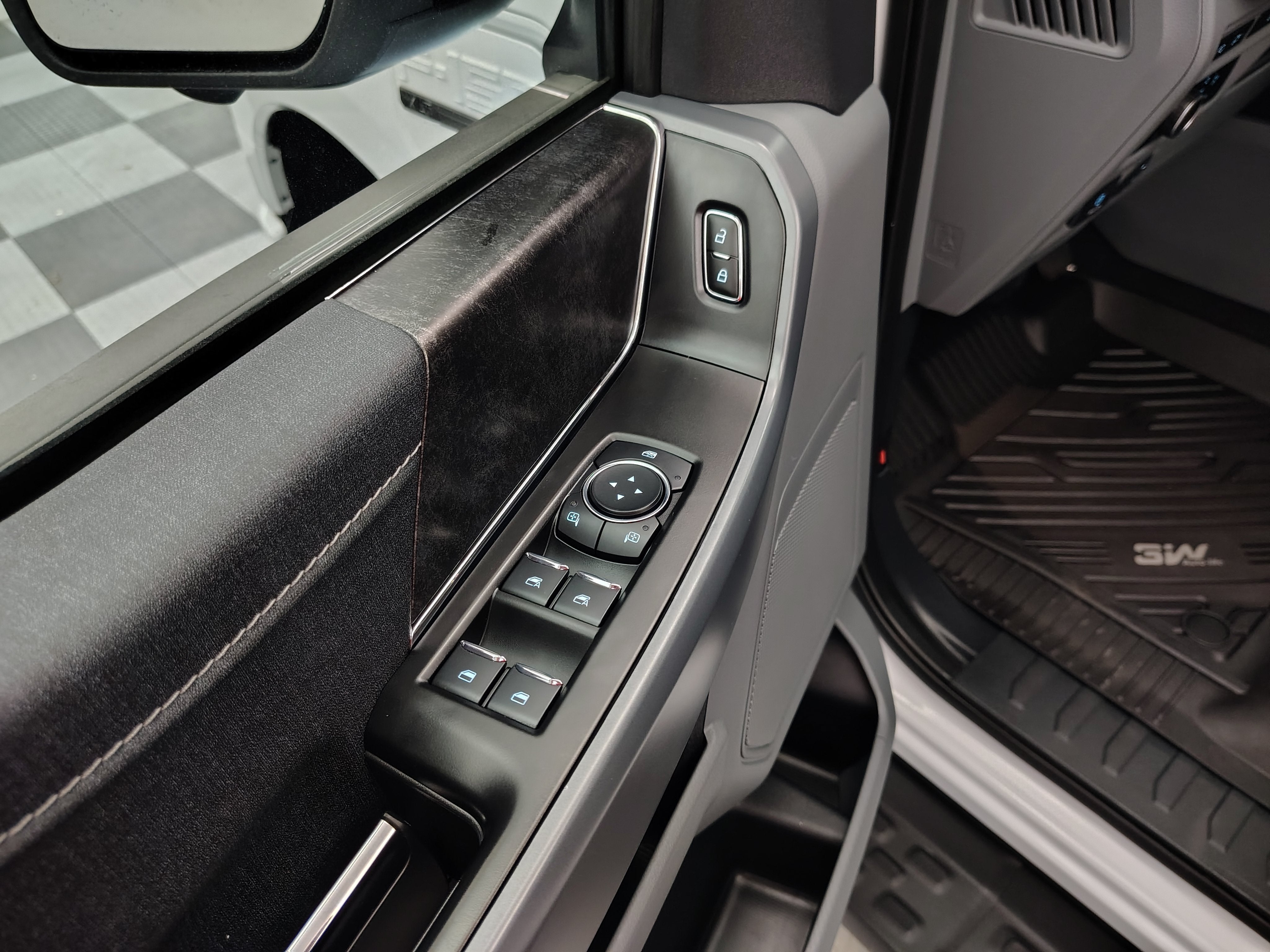 2023 Ford F-150 Lightning XLT