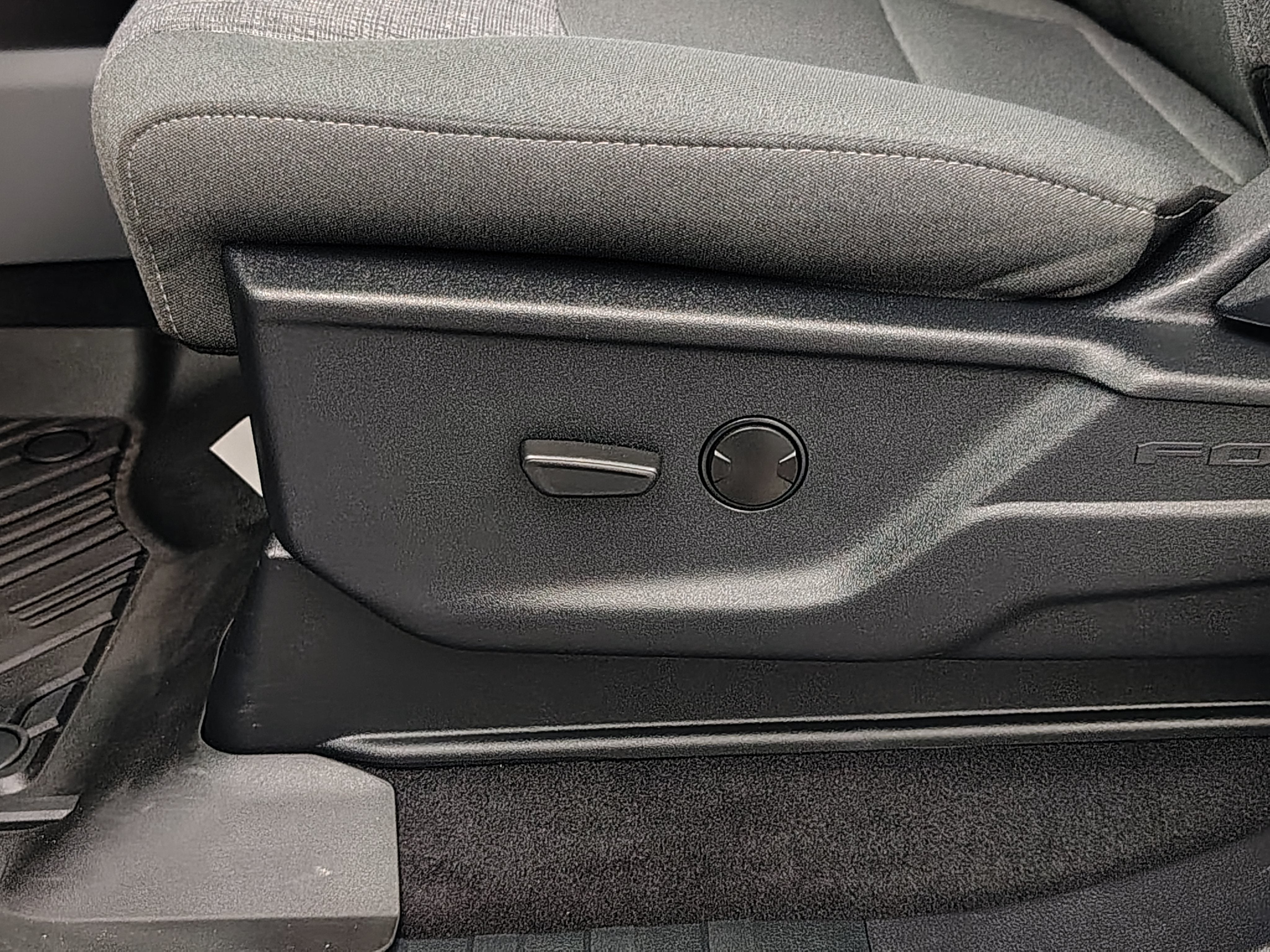 2023 Ford F-150 Lightning XLT