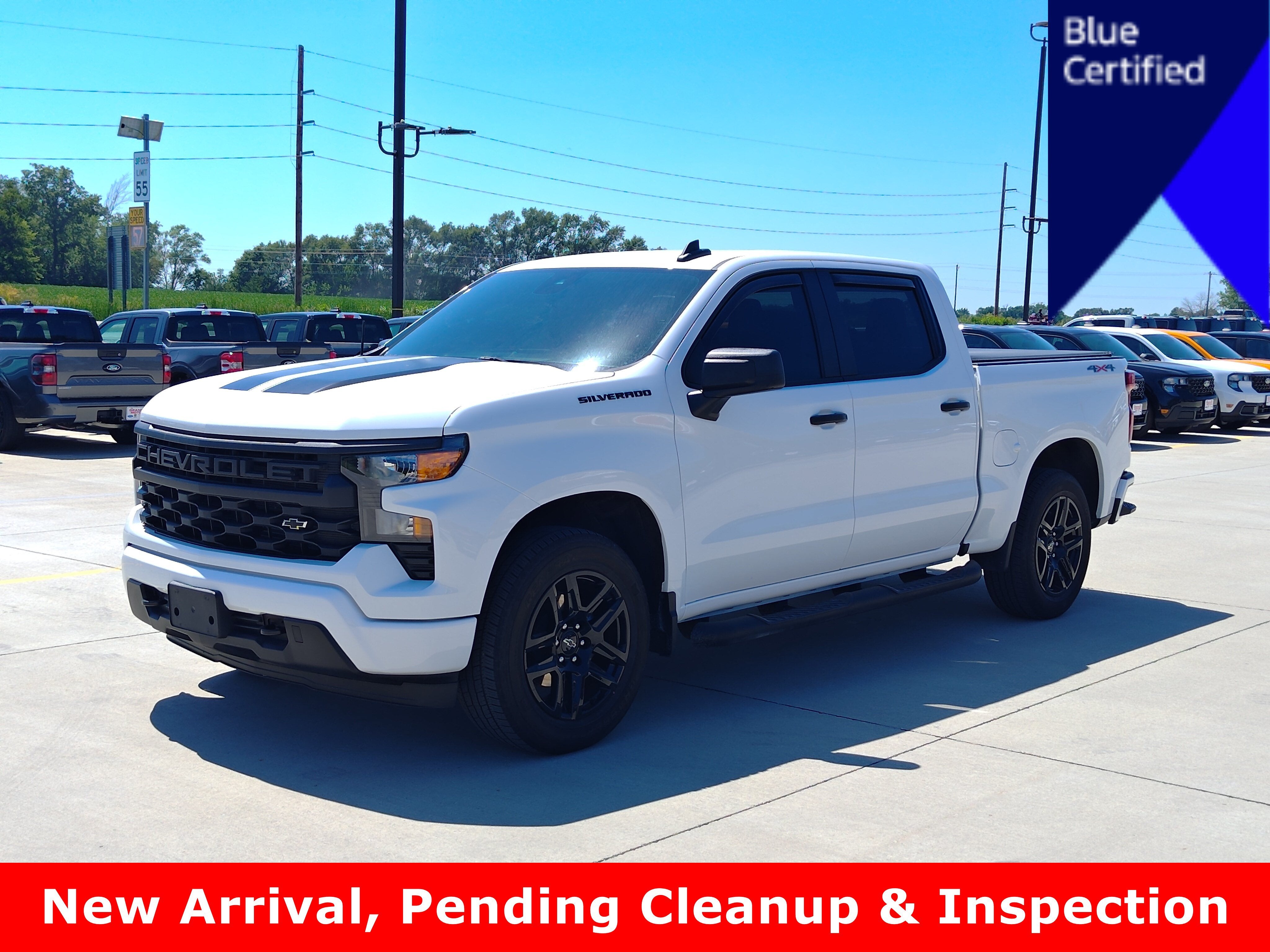 2023 Chevrolet Silverado 1500 4WD Crew Cab Short Bed Custom