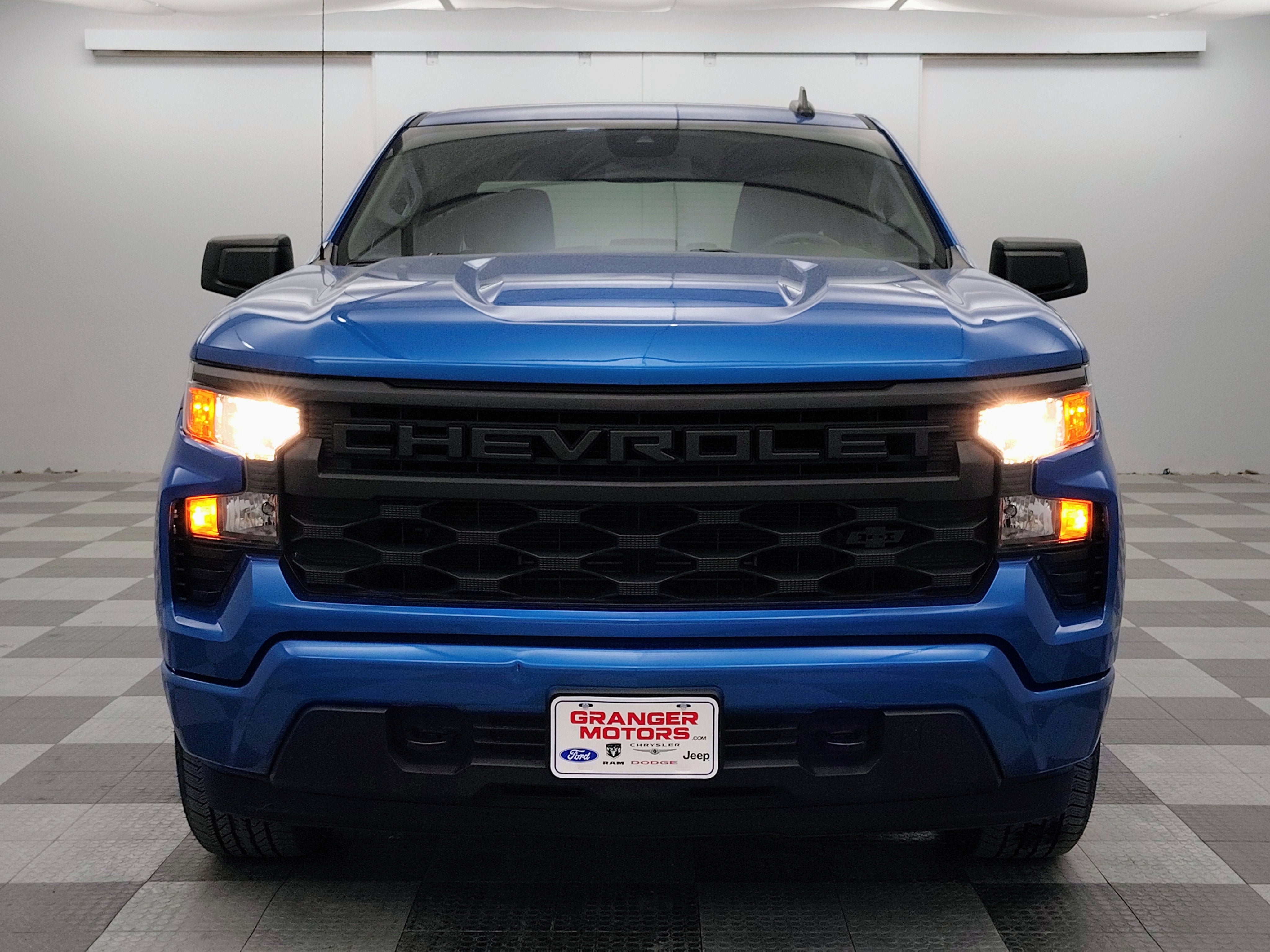 2024 Chevrolet Silverado 1500 4WD Crew Cab Short Bed Custom