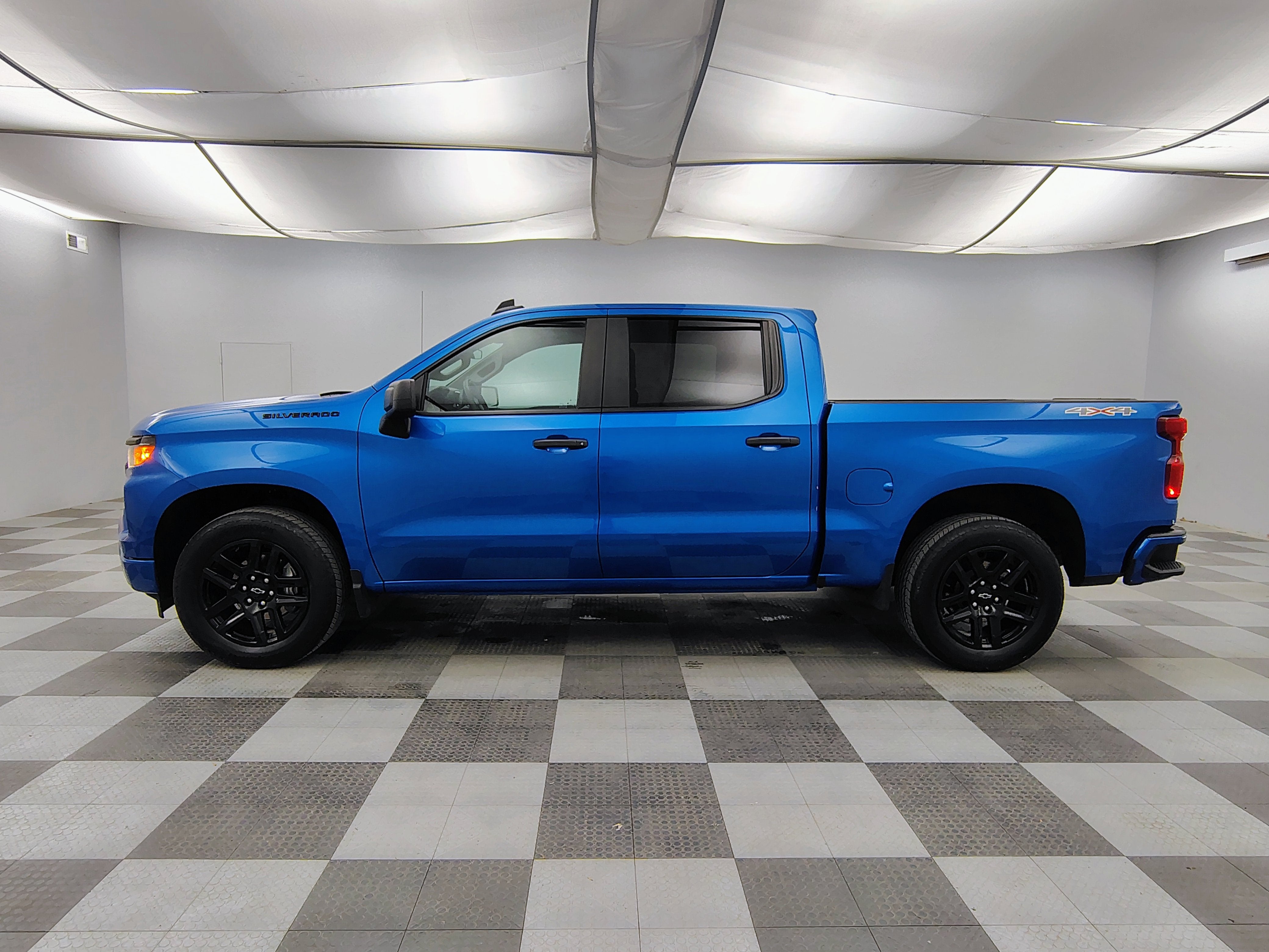 2024 Chevrolet Silverado 1500 4WD Crew Cab Short Bed Custom