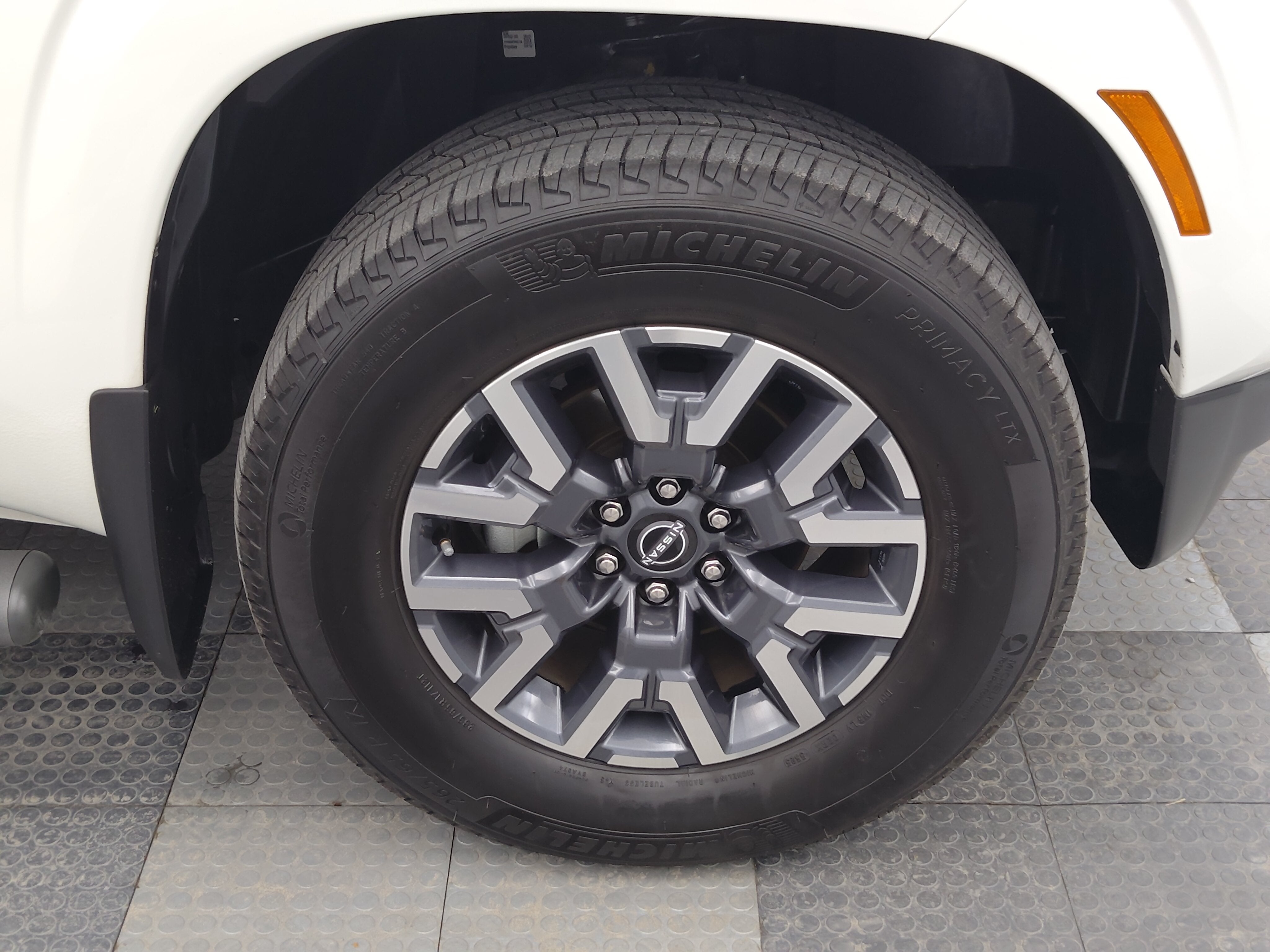 2024 Nissan Frontier SL