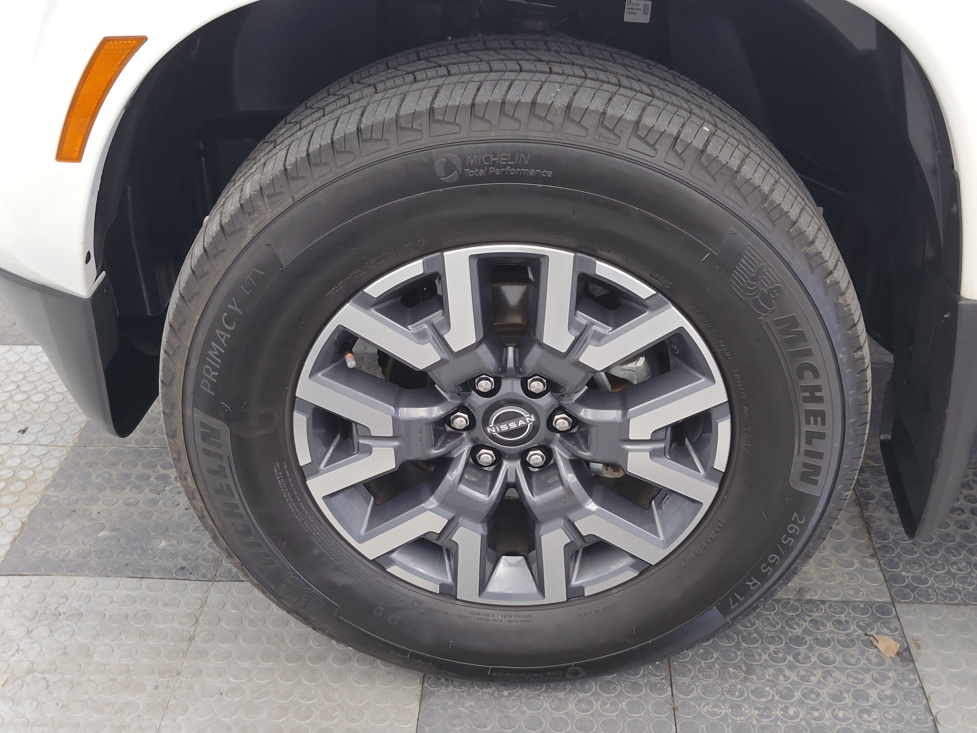 2024 Nissan Frontier SL
