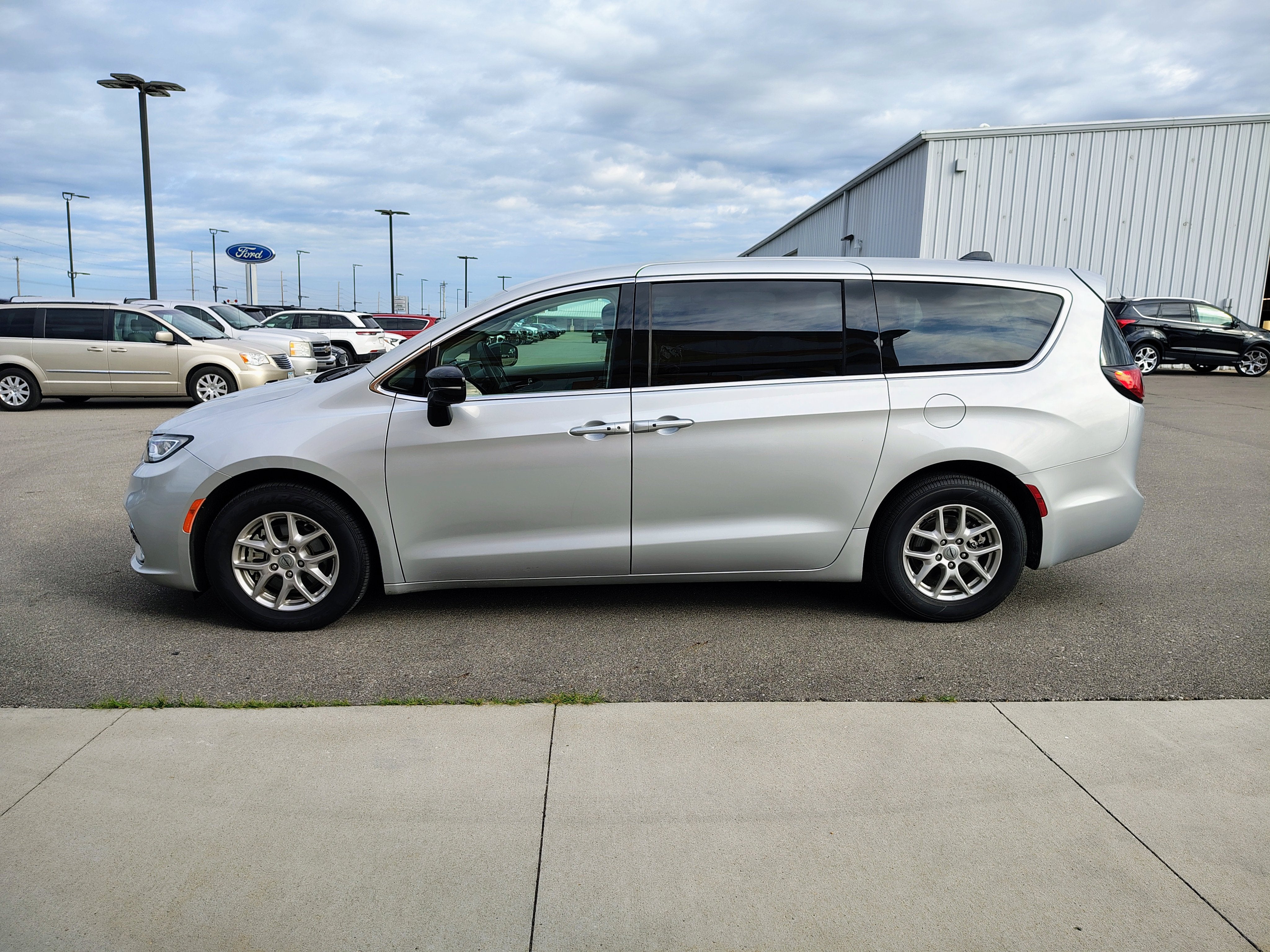 2024 Chrysler Pacifica Touring L