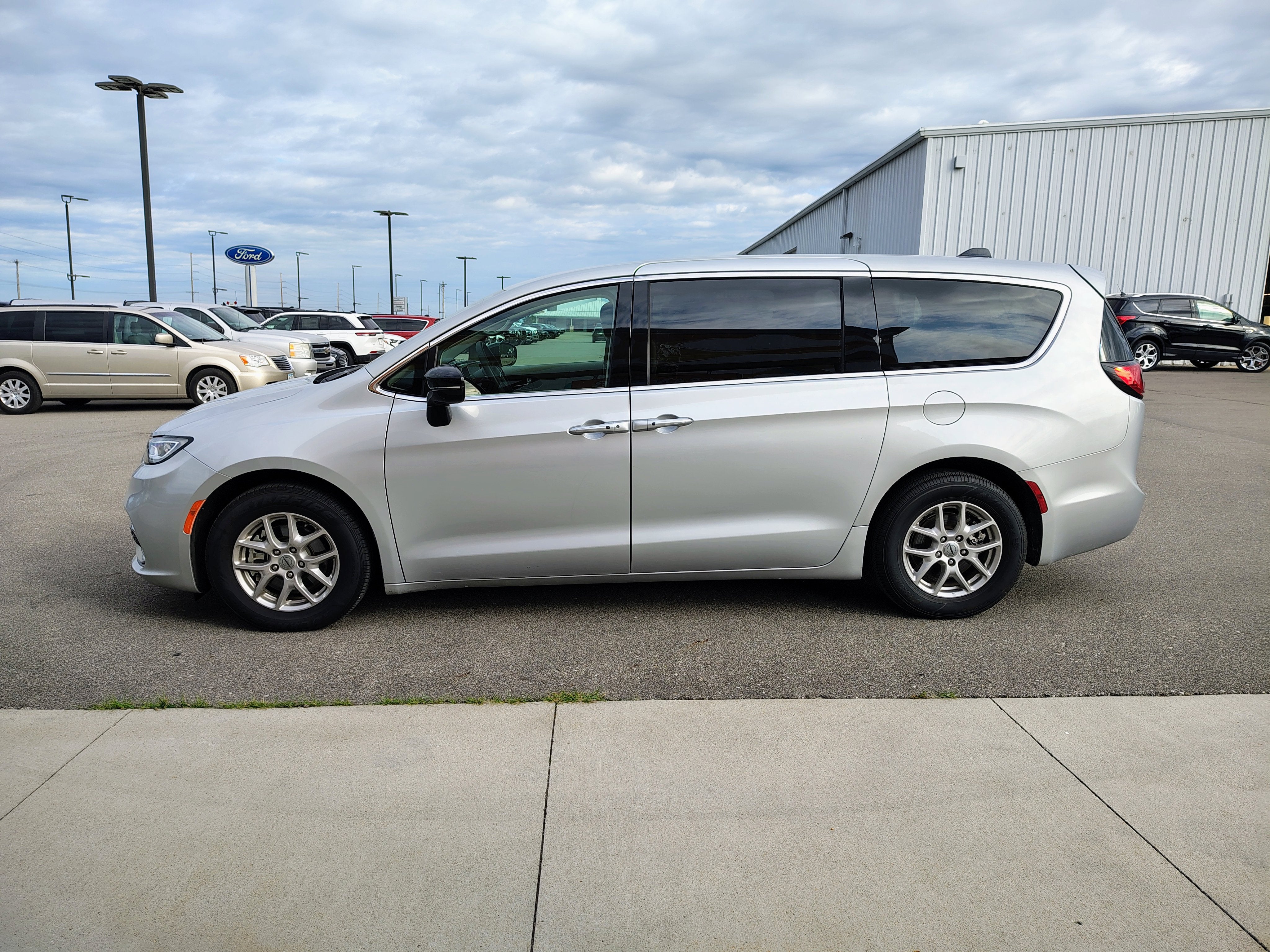 2024 Chrysler Pacifica Touring L