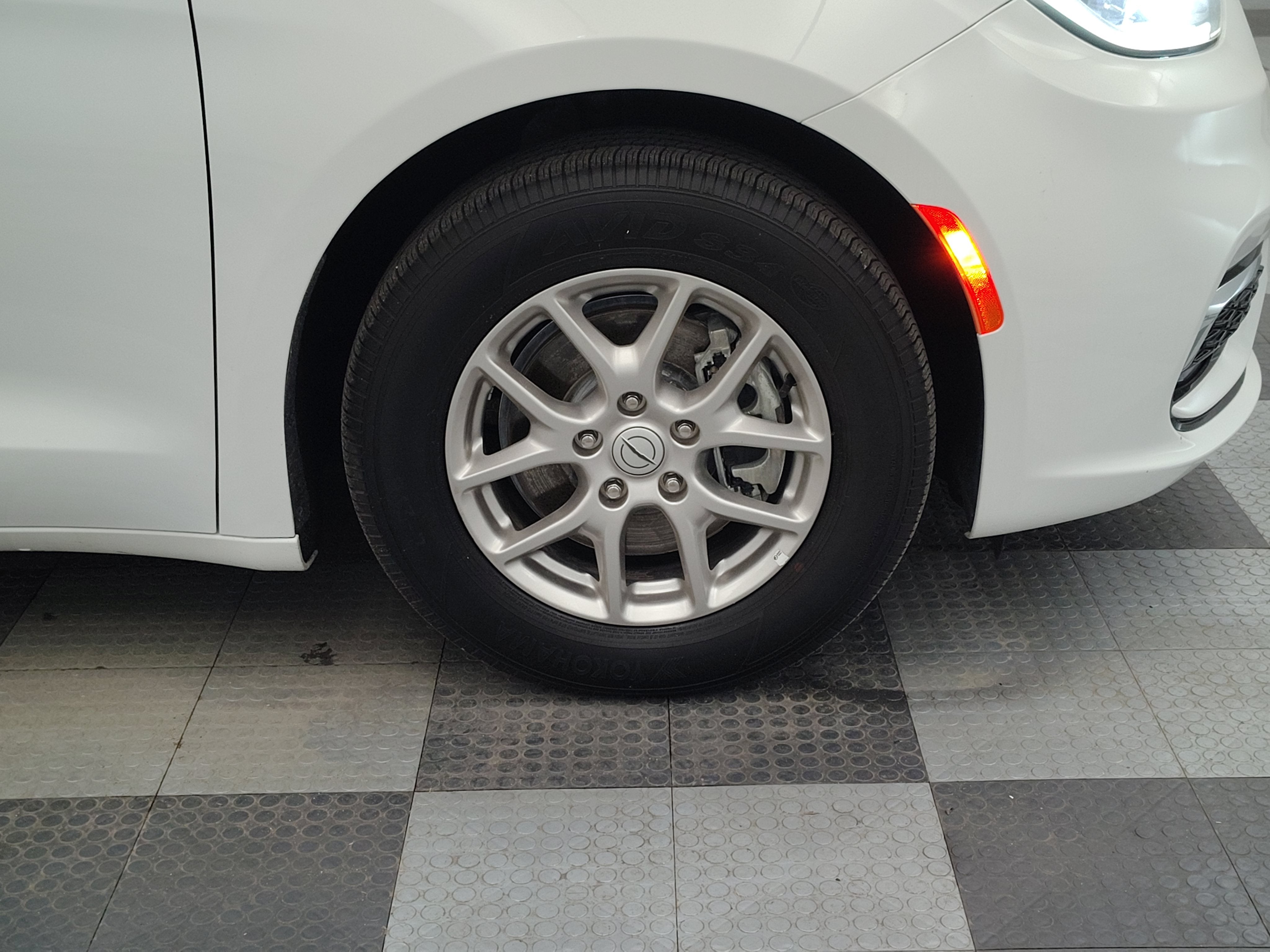 2025 Chrysler Pacifica Select