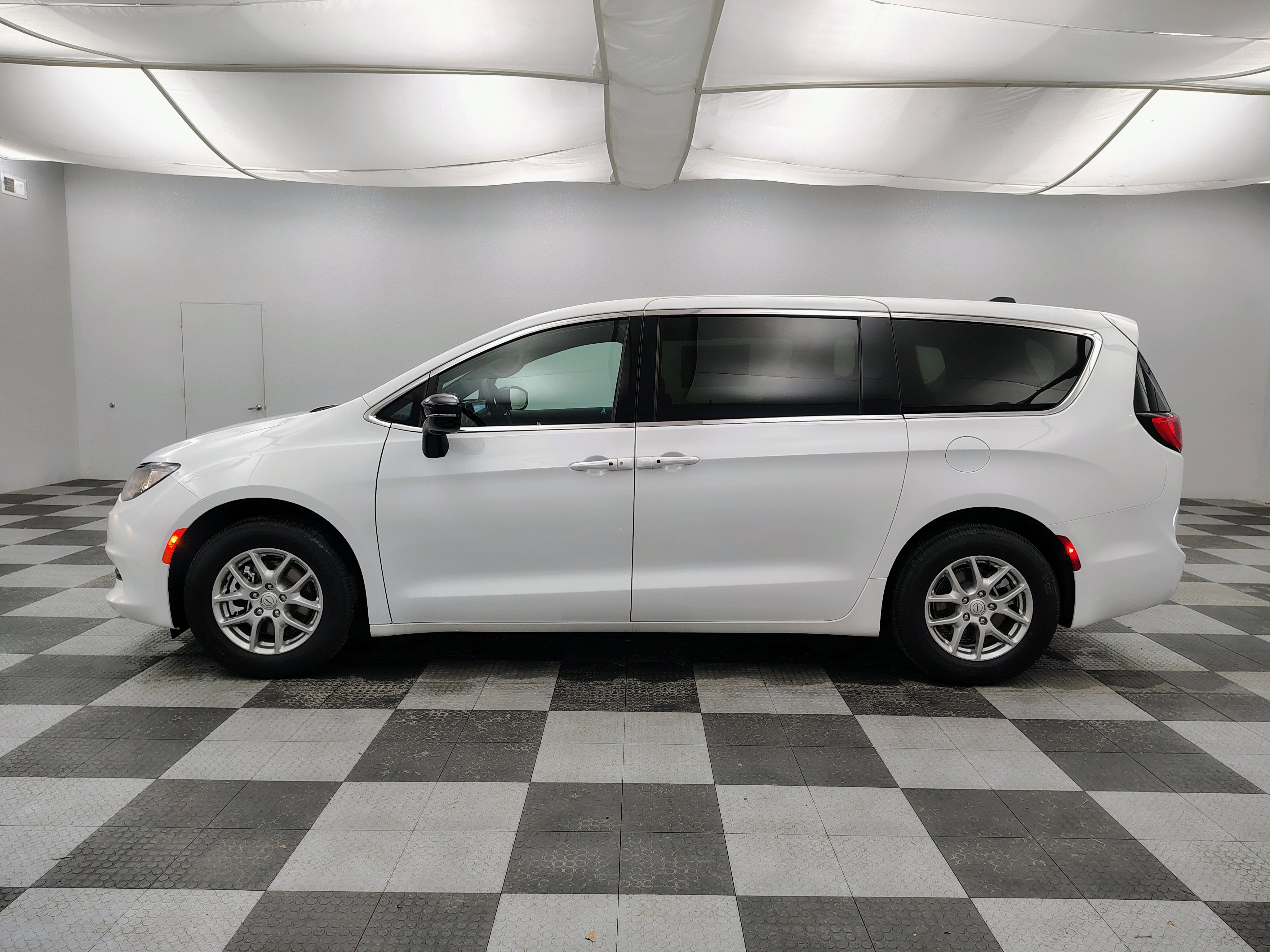 2026 Chrysler Voyager VOYAGER LX