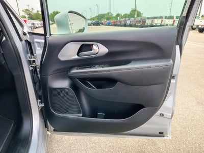 2022 Chrysler Pacifica Touring