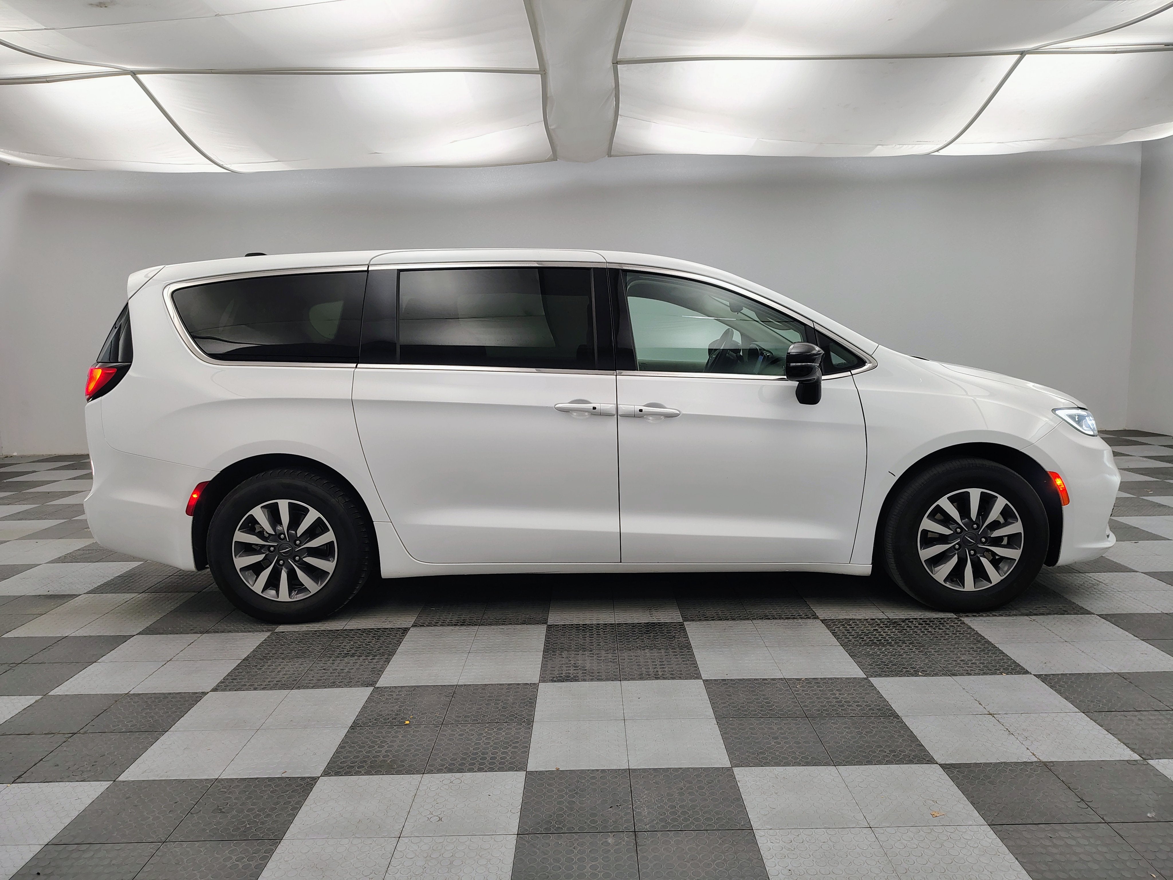 2024 Chrysler Pacifica Hybrid Select