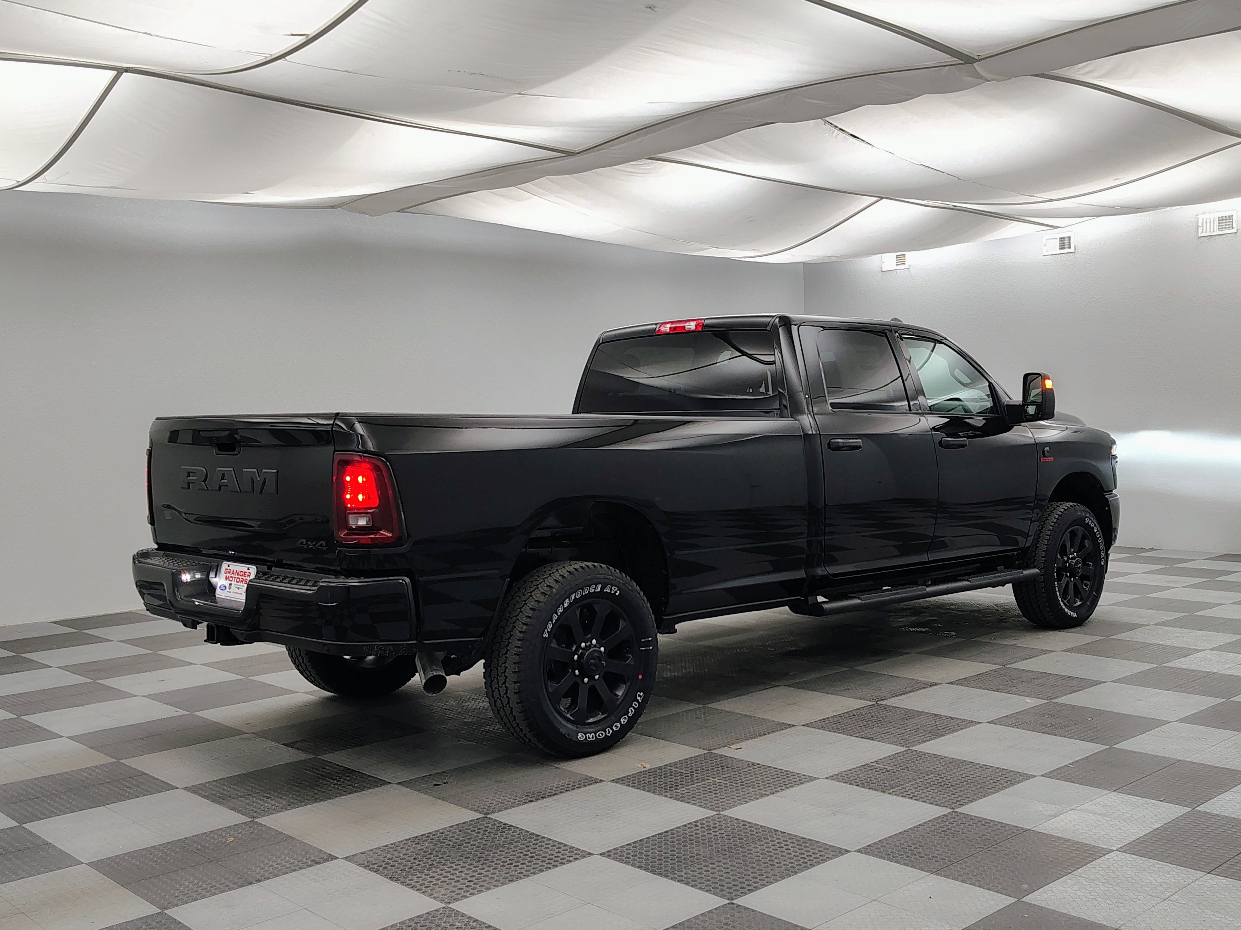 2026 RAM Ram 2500 RAM 2500 BLACK EXPRESS CREW CAB 4X4 8' BOX
