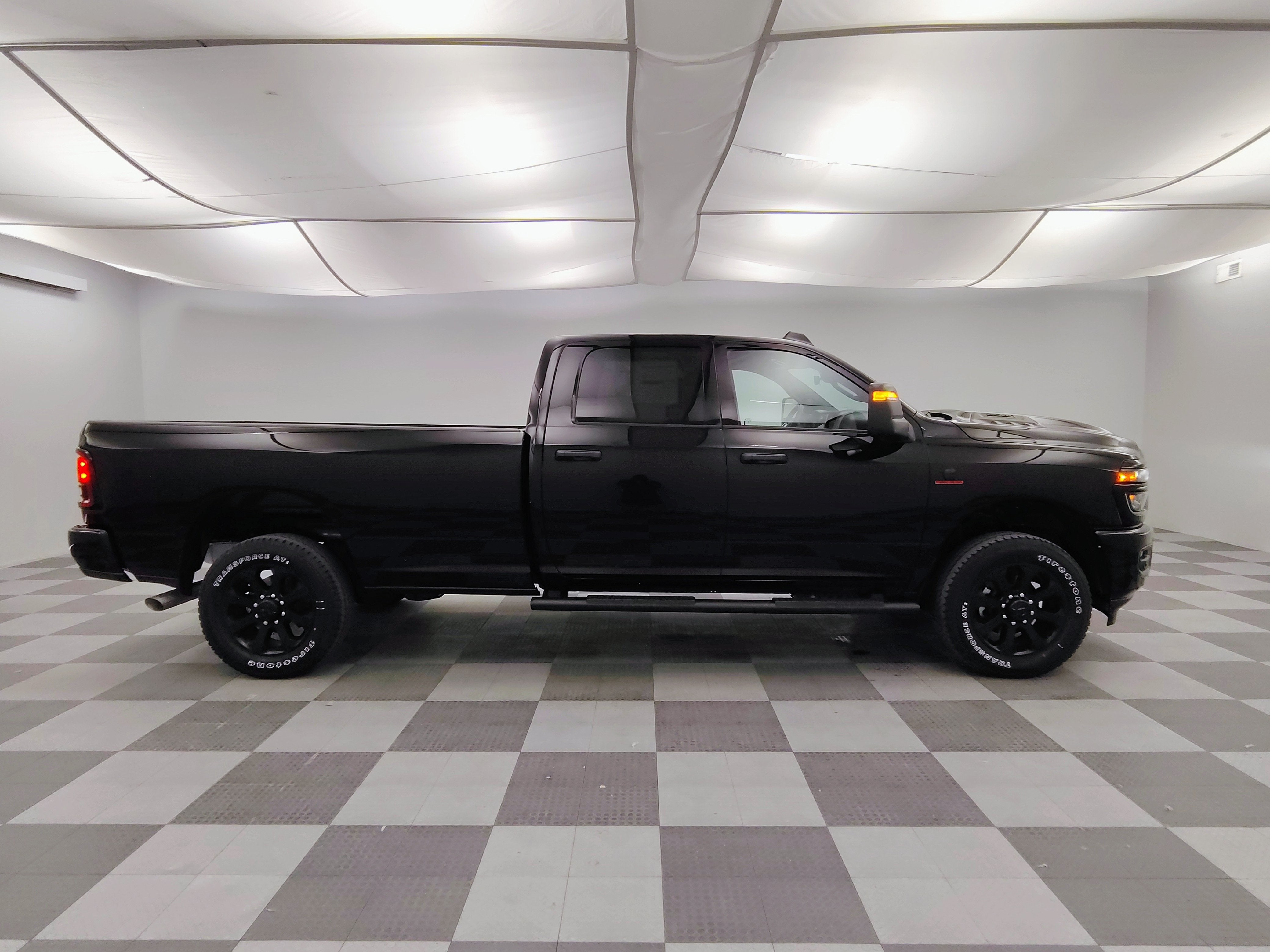 2026 RAM Ram 2500 RAM 2500 BLACK EXPRESS CREW CAB 4X4 8' BOX
