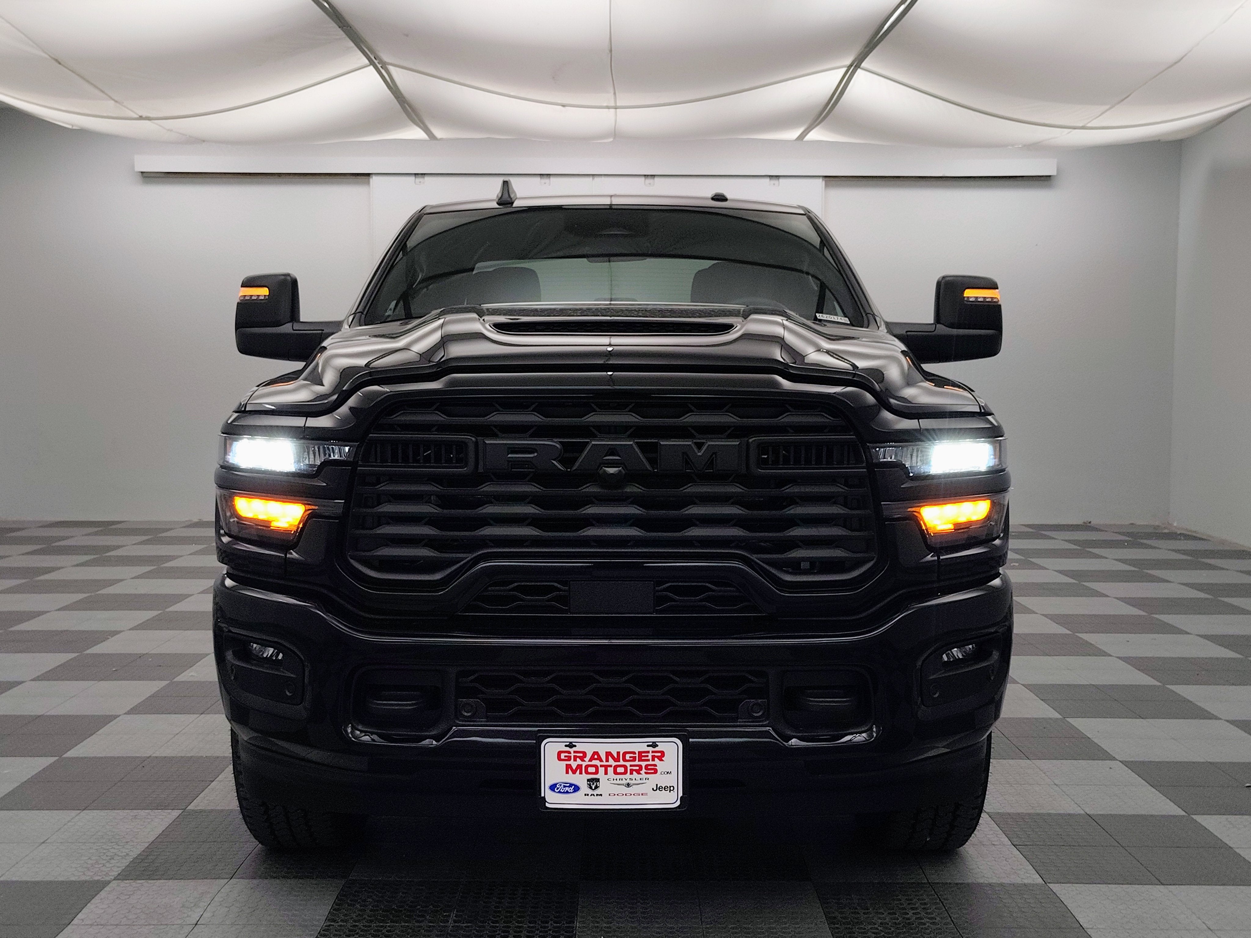 2026 RAM Ram 2500 RAM 2500 BLACK EXPRESS CREW CAB 4X4 8' BOX