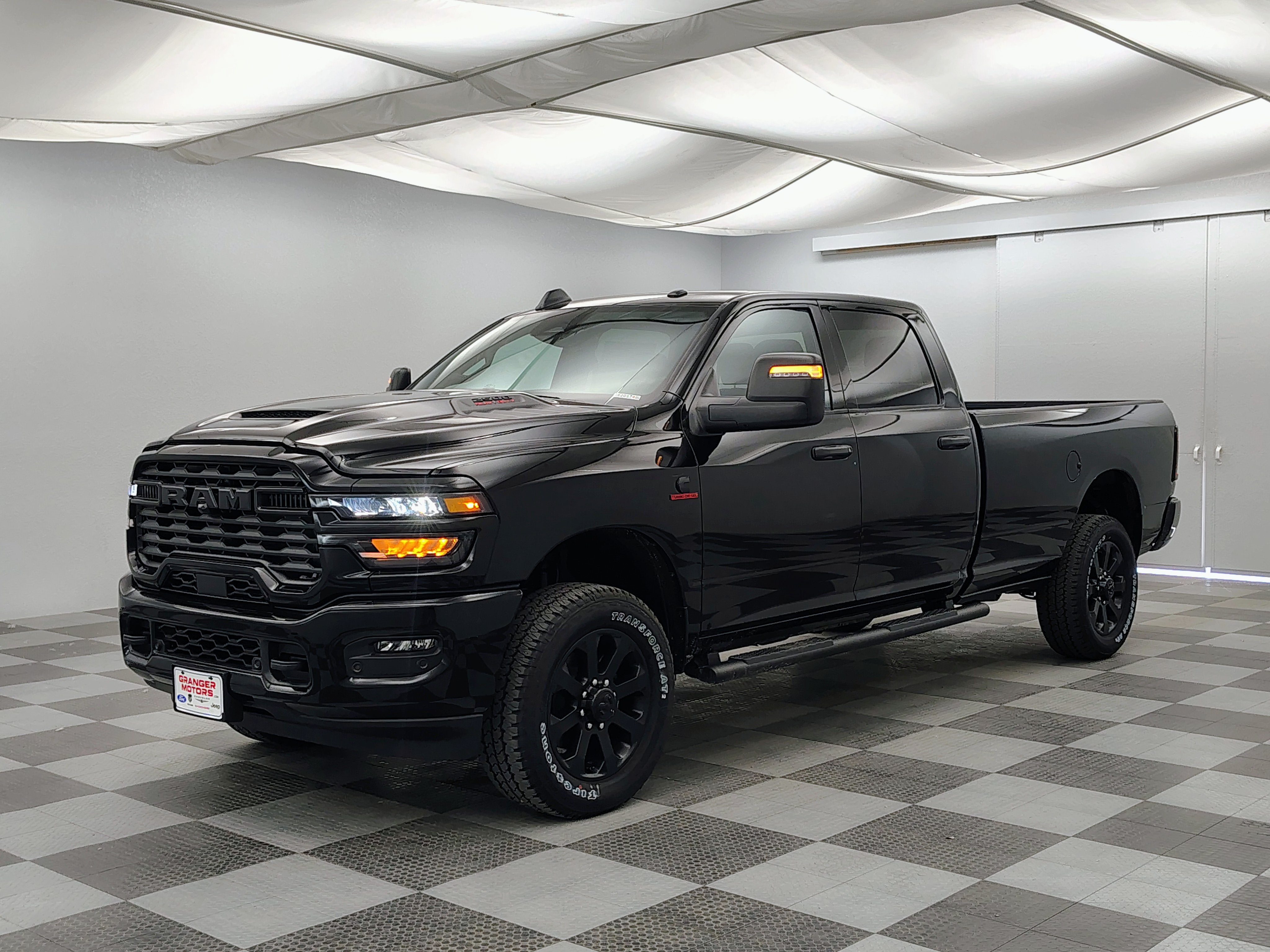 2026 RAM Ram 2500 RAM 2500 BLACK EXPRESS CREW CAB 4X4 8' BOX