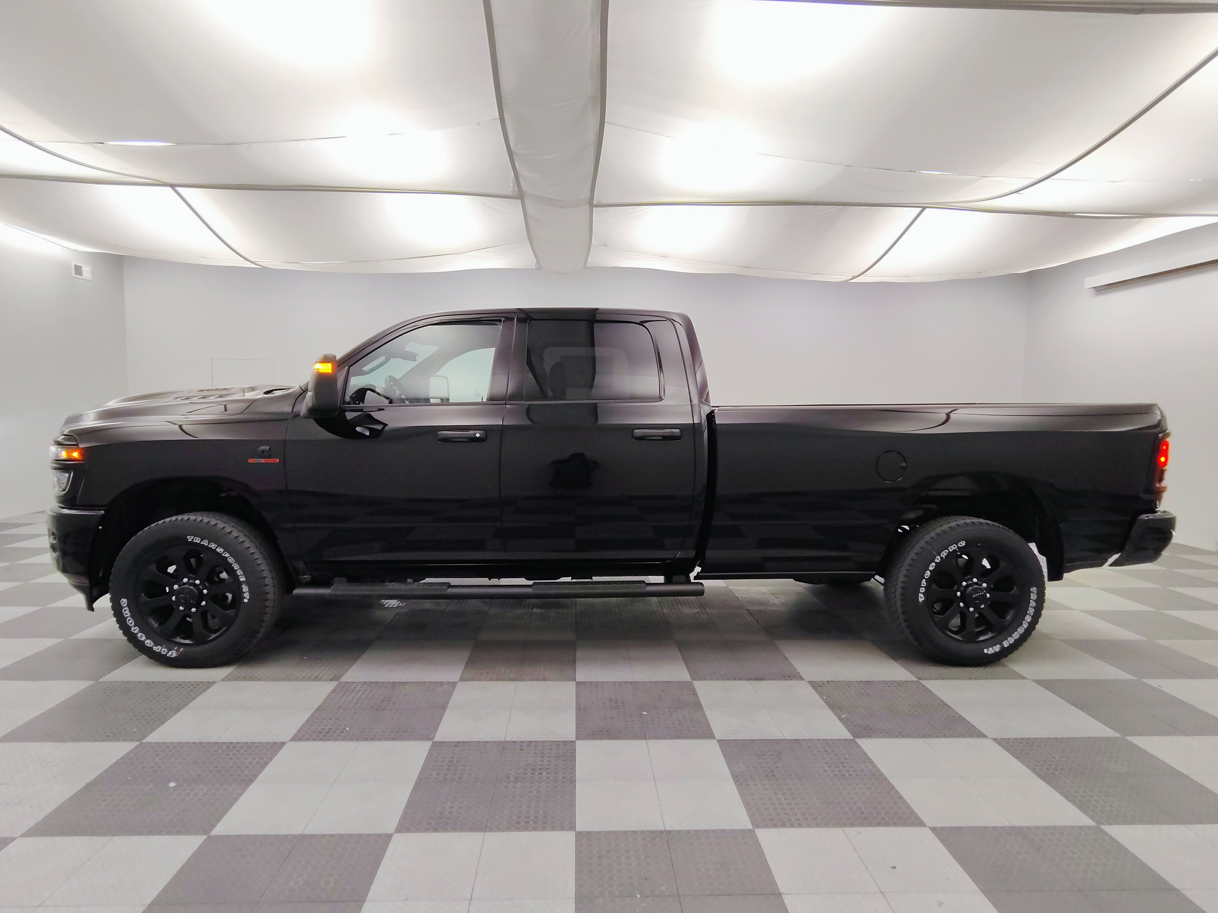 2026 RAM Ram 2500 RAM 2500 BLACK EXPRESS CREW CAB 4X4 8' BOX