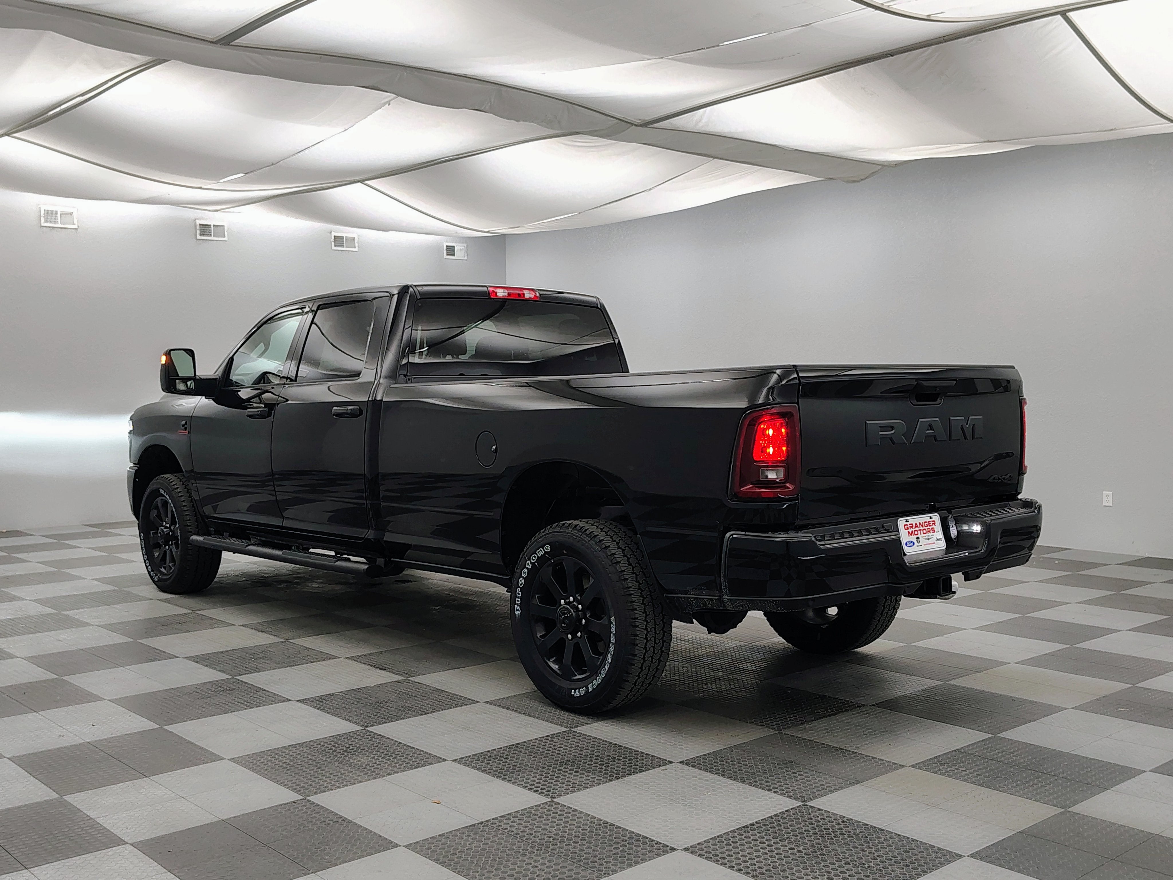 2026 RAM Ram 2500 RAM 2500 BLACK EXPRESS CREW CAB 4X4 8' BOX