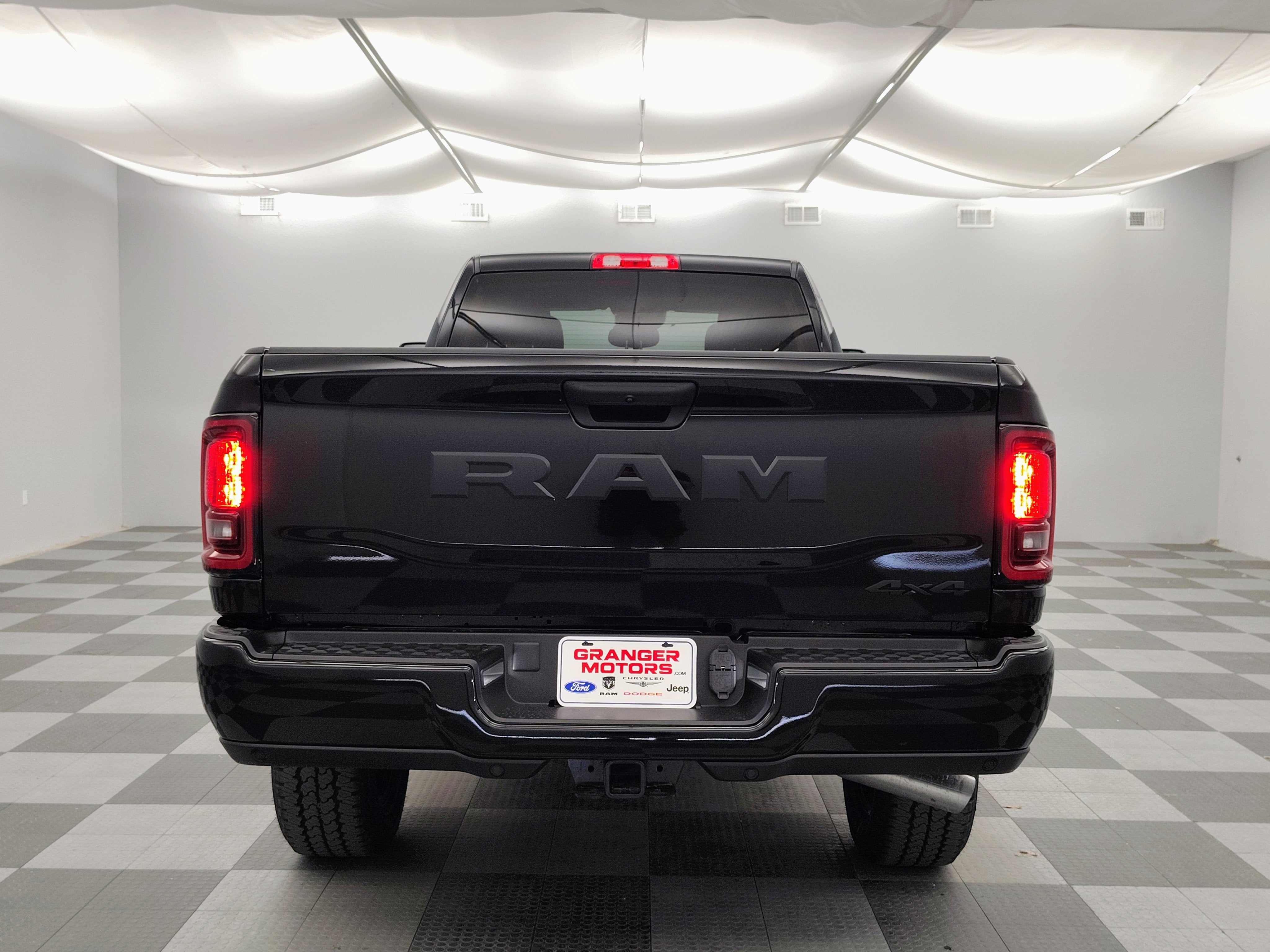 2026 RAM Ram 2500 RAM 2500 BLACK EXPRESS CREW CAB 4X4 8' BOX