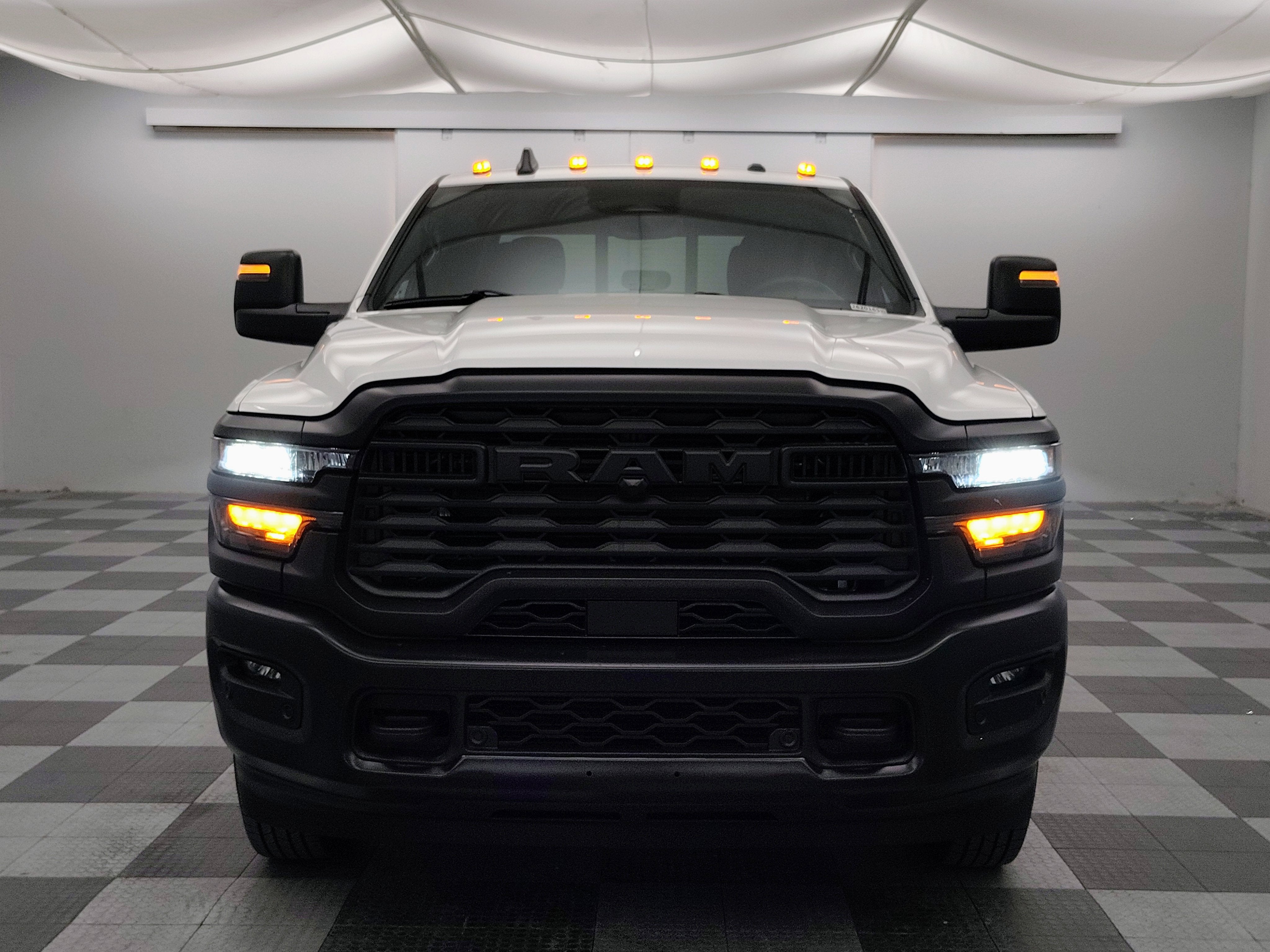 2026 RAM Ram 3500 RAM 3500 TRADESMAN CREW CAB 4X4 8' BOX