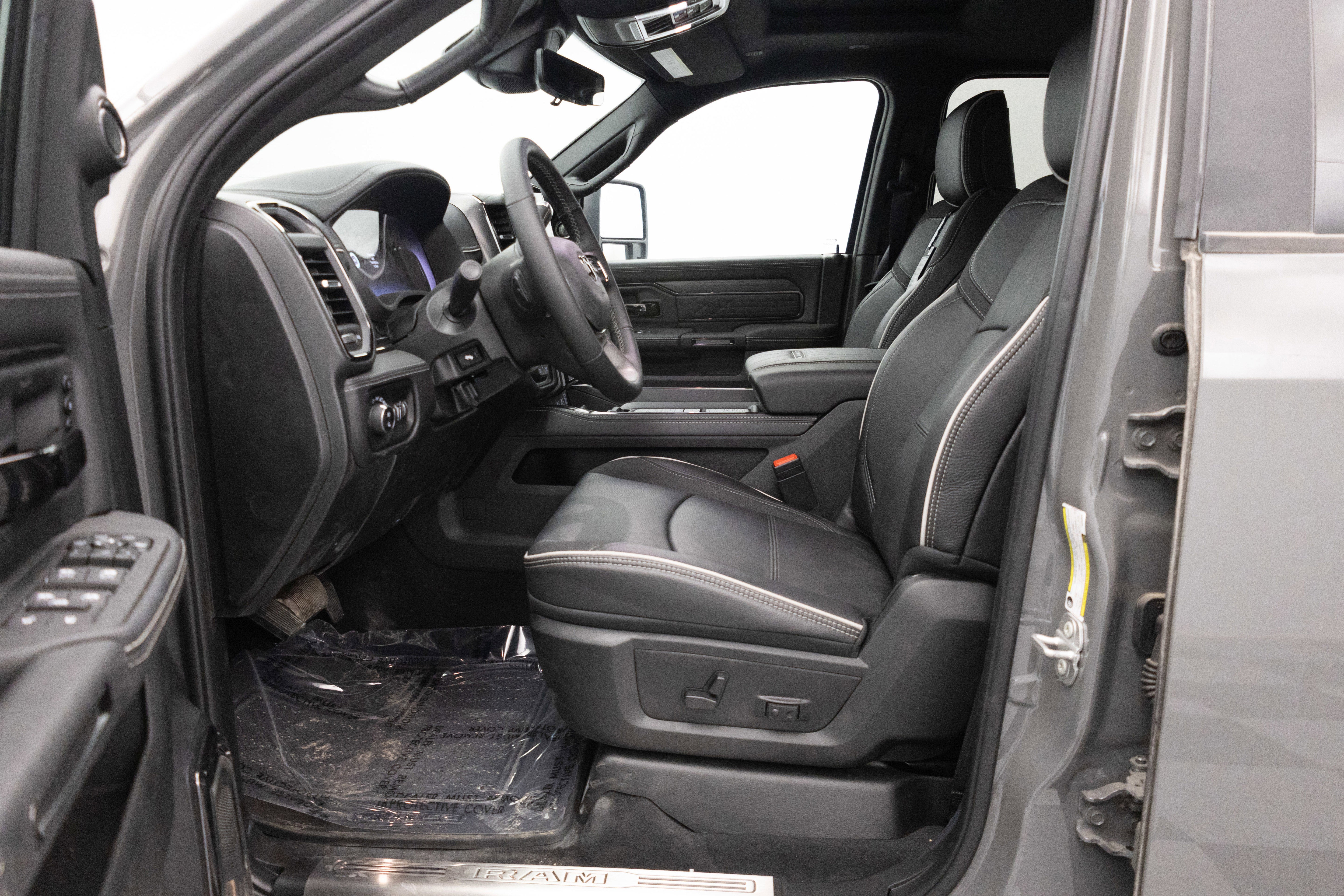 2026 RAM Ram 3500 RAM 3500 LIMITED MEGA CAB 4X4 6'4' BOX