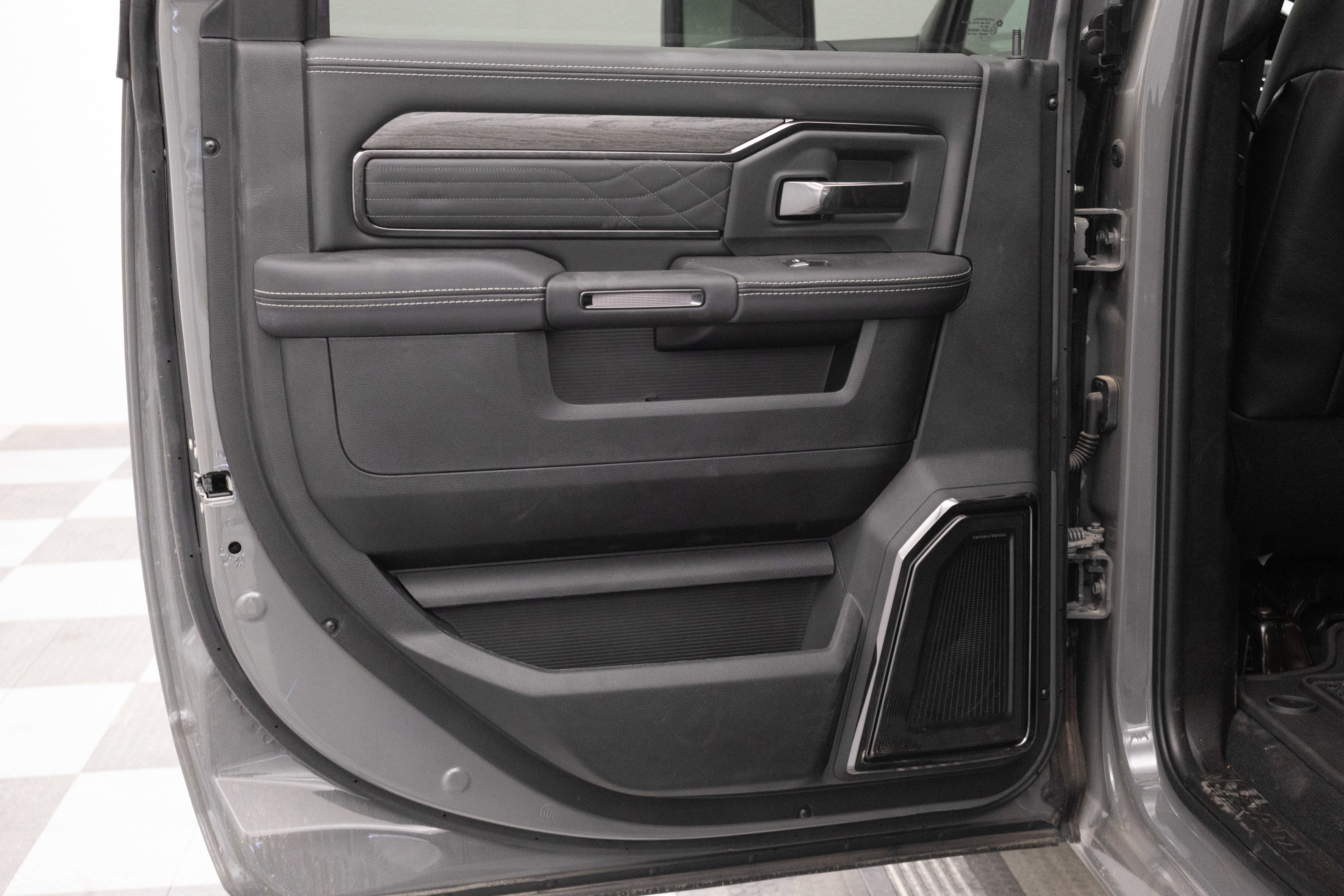 2026 RAM Ram 3500 RAM 3500 LIMITED MEGA CAB 4X4 6'4' BOX