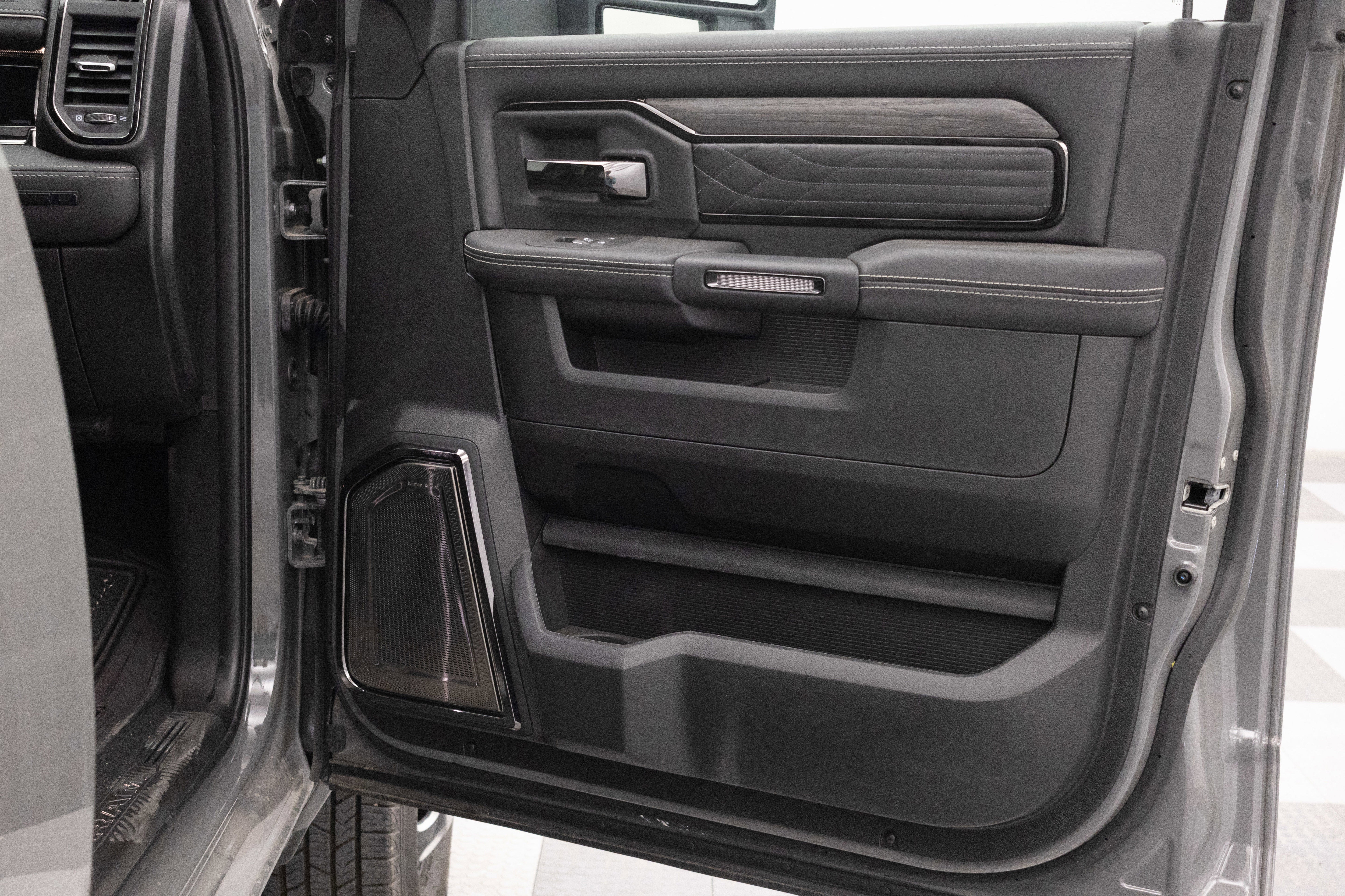 2026 RAM Ram 3500 RAM 3500 LIMITED MEGA CAB 4X4 6'4' BOX