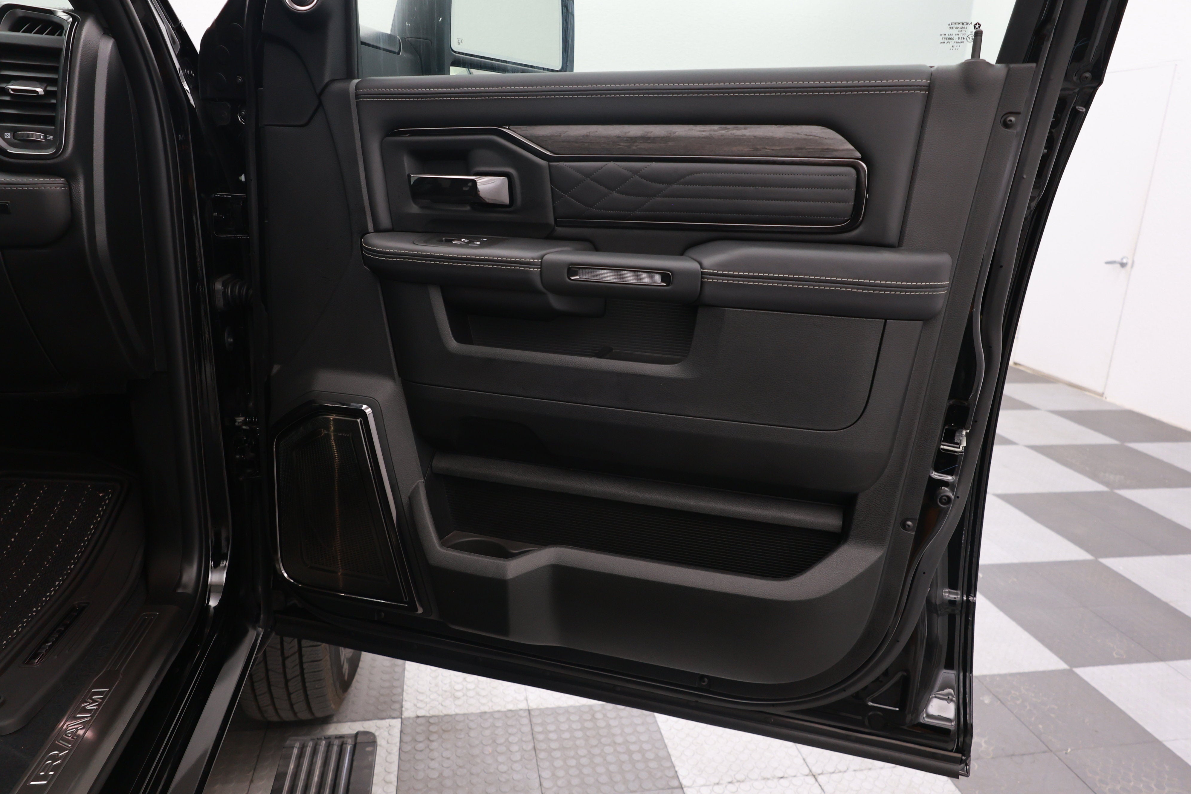 2026 RAM Ram 3500 RAM 3500 LIMITED CREW CAB 4X4 8' BOX