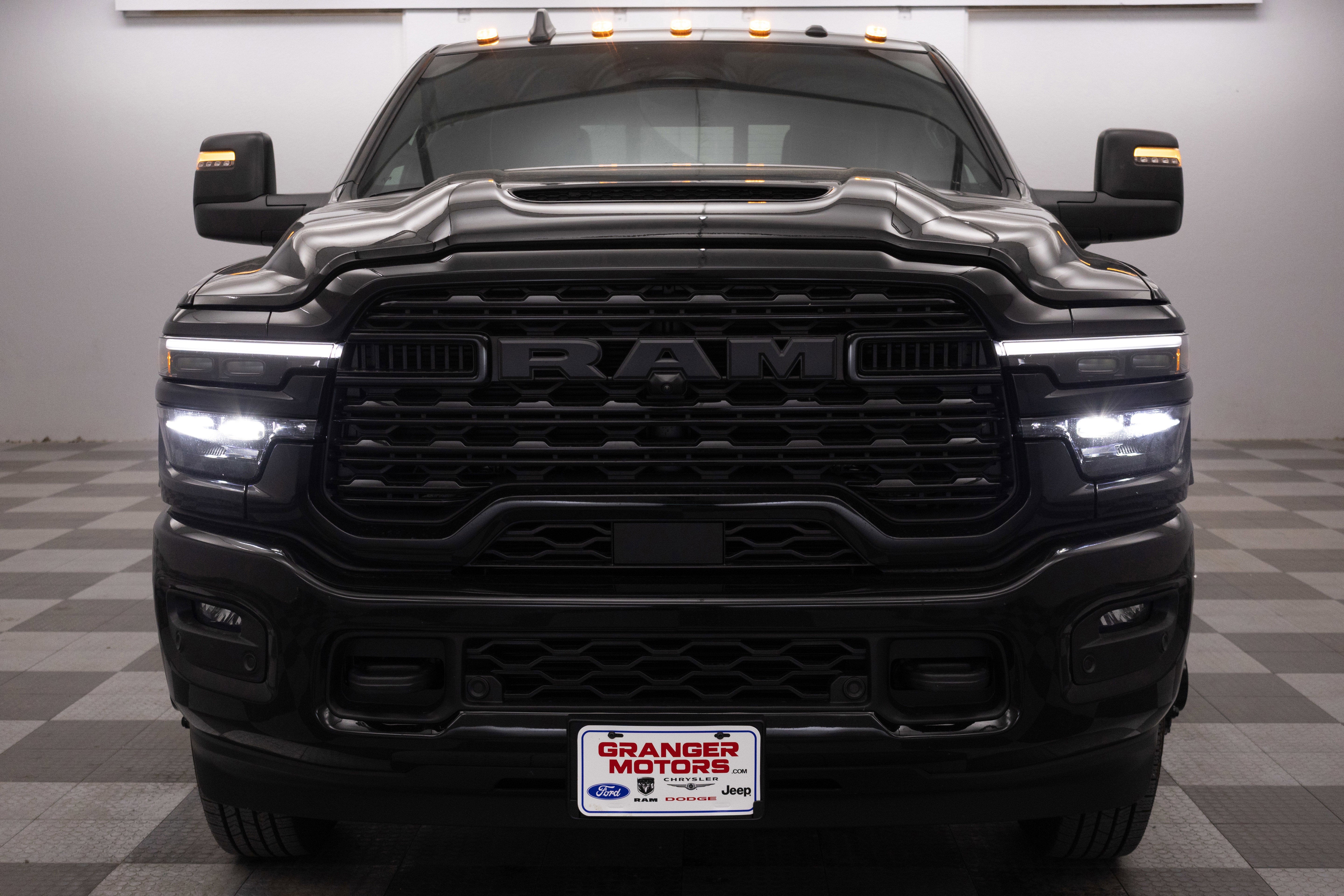 2026 RAM Ram 3500 RAM 3500 LIMITED CREW CAB 4X4 8' BOX