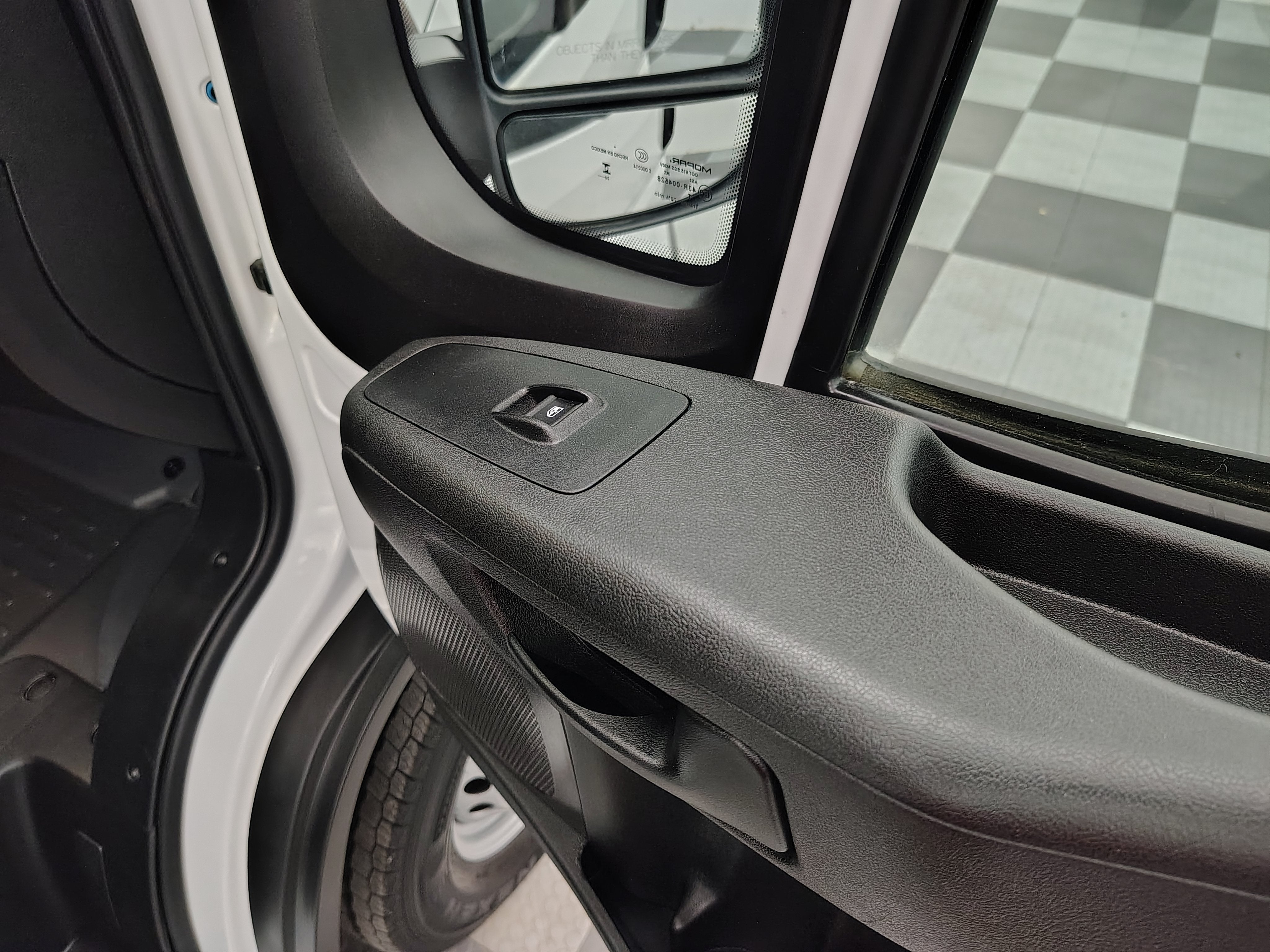 2025 RAM ProMaster 2500 136 WB Low Roof Cargo