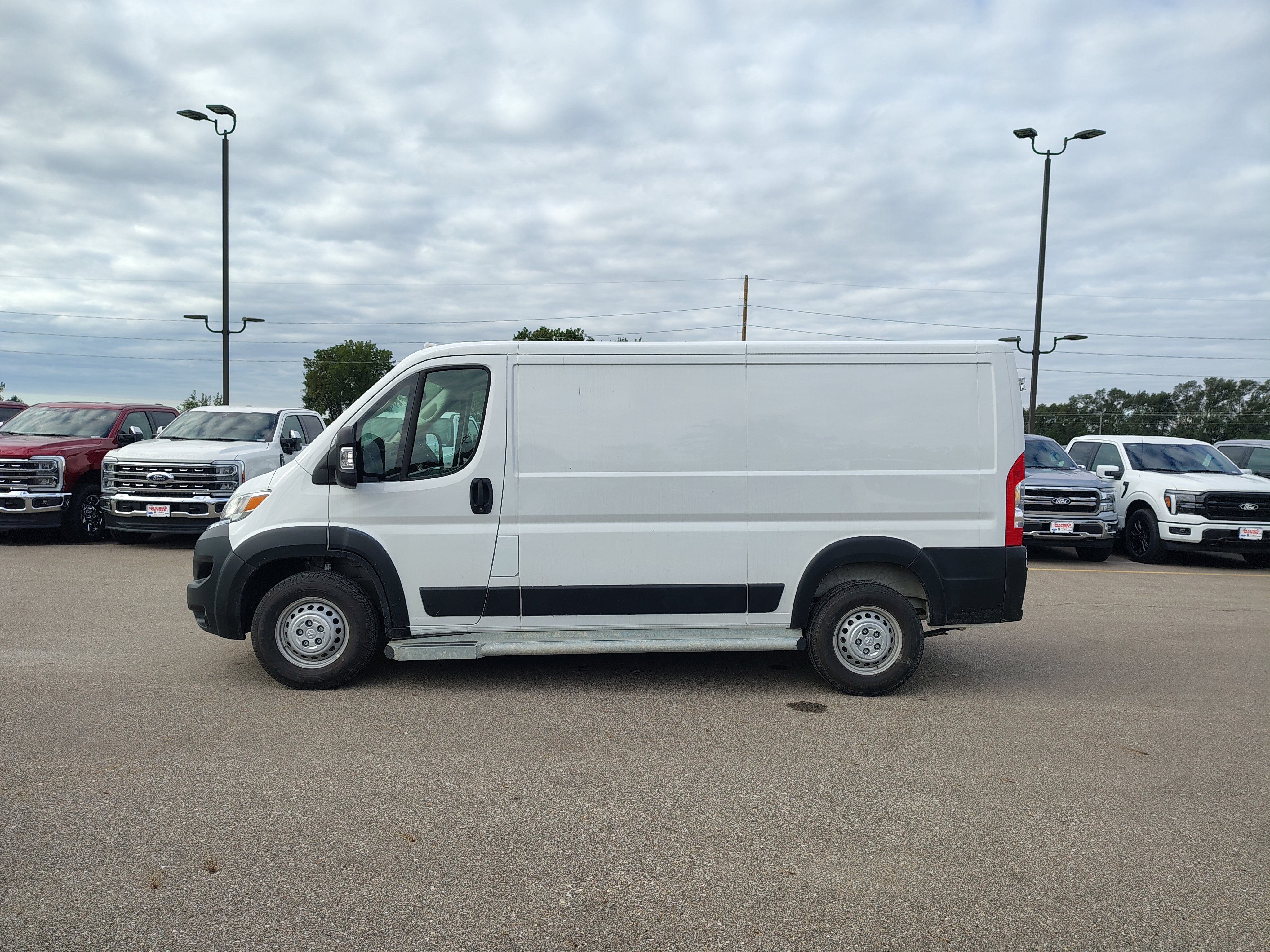 2025 RAM ProMaster 2500 136 WB Low Roof Cargo