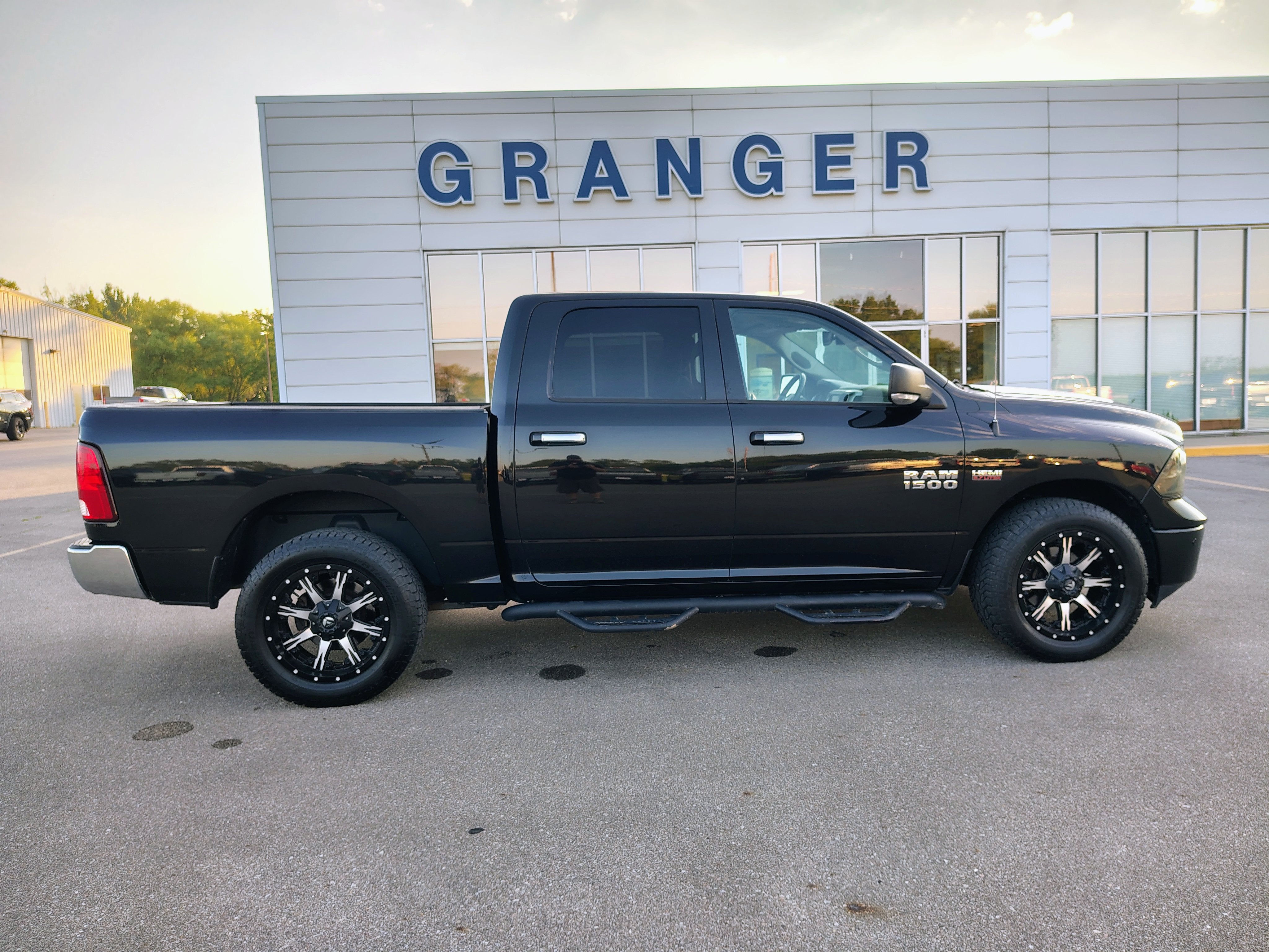 2017 RAM 1500 Big Horn Crew Cab 4x4 5'7' Box