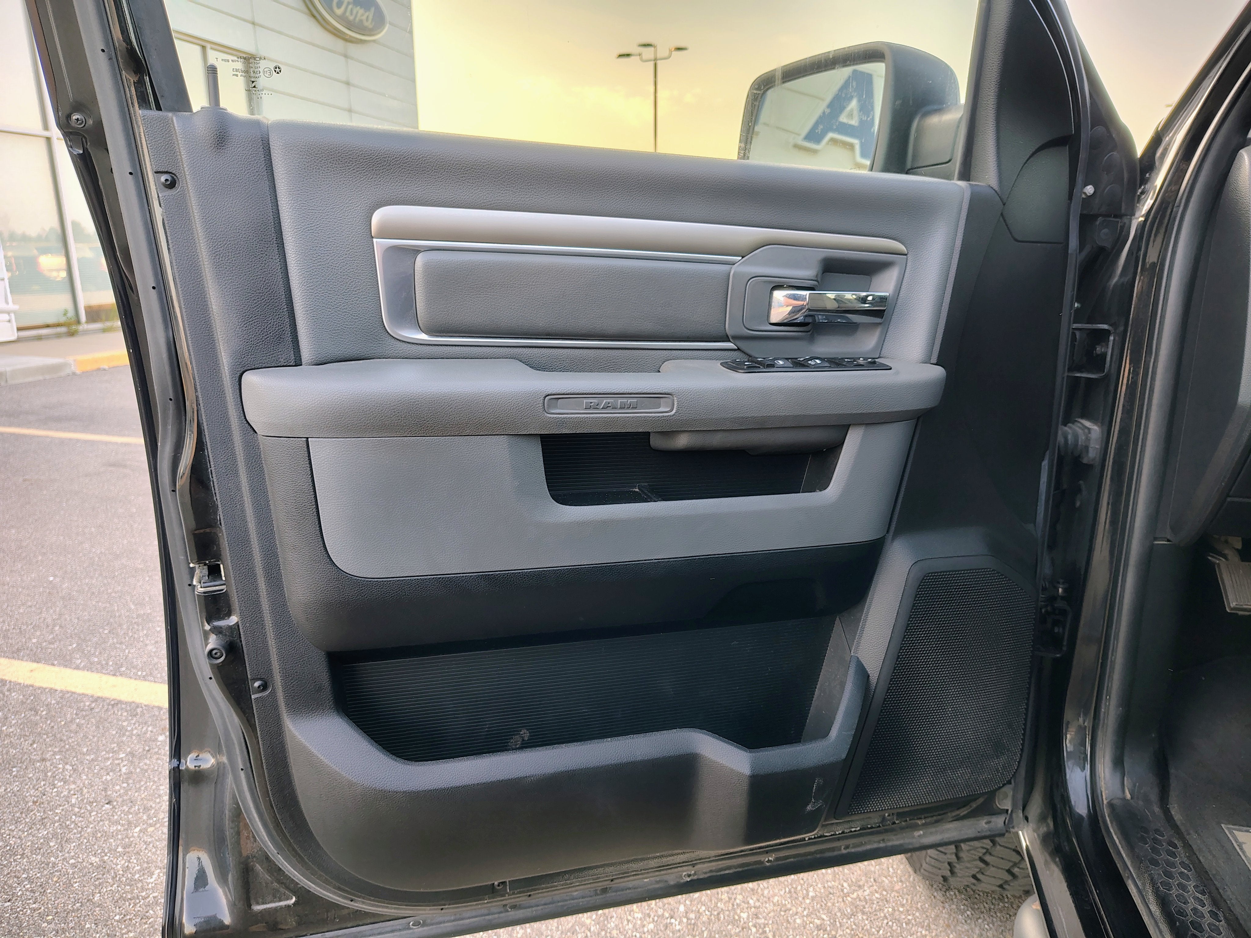 2017 RAM 1500 Big Horn Crew Cab 4x4 5'7' Box