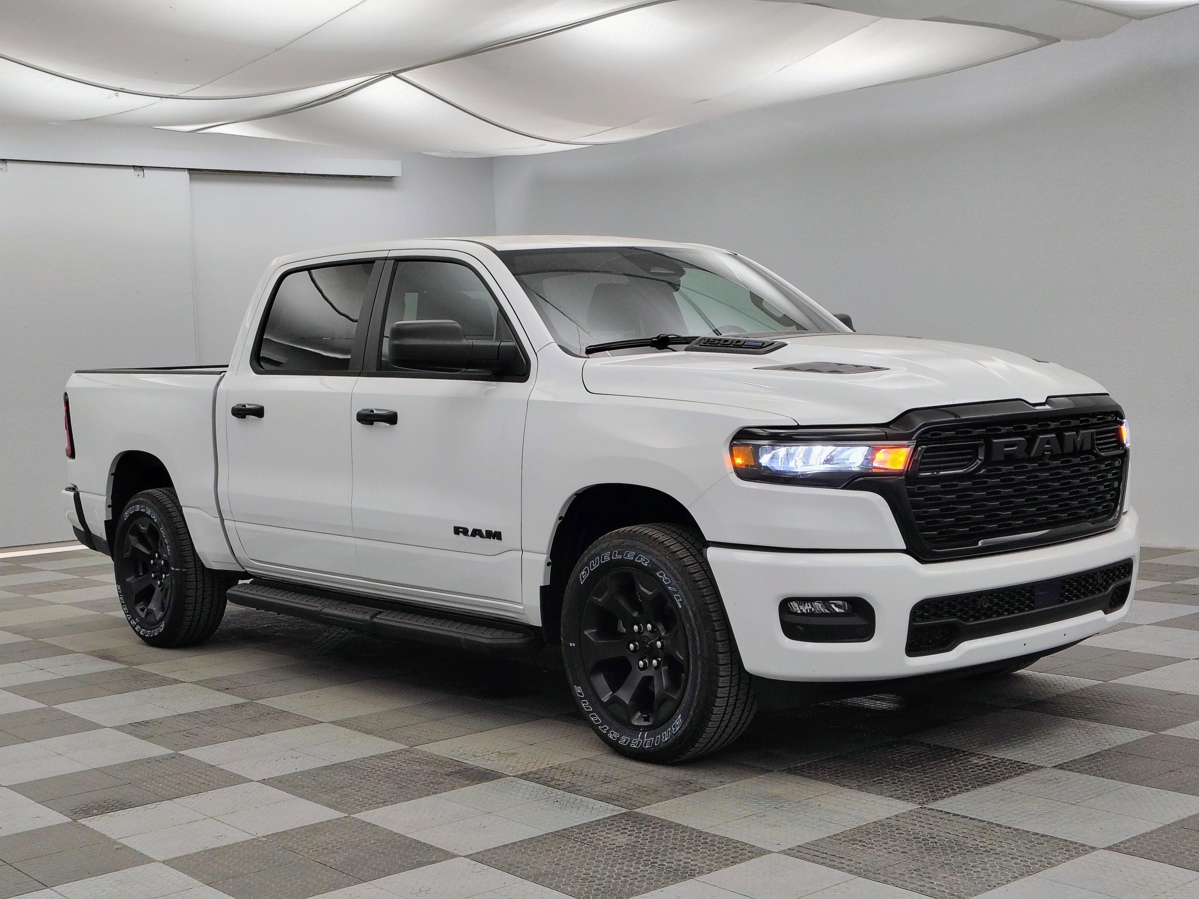 2026 RAM Ram 1500 RAM 1500 EXPRESS CREW CAB 4X4 5'7' BOX