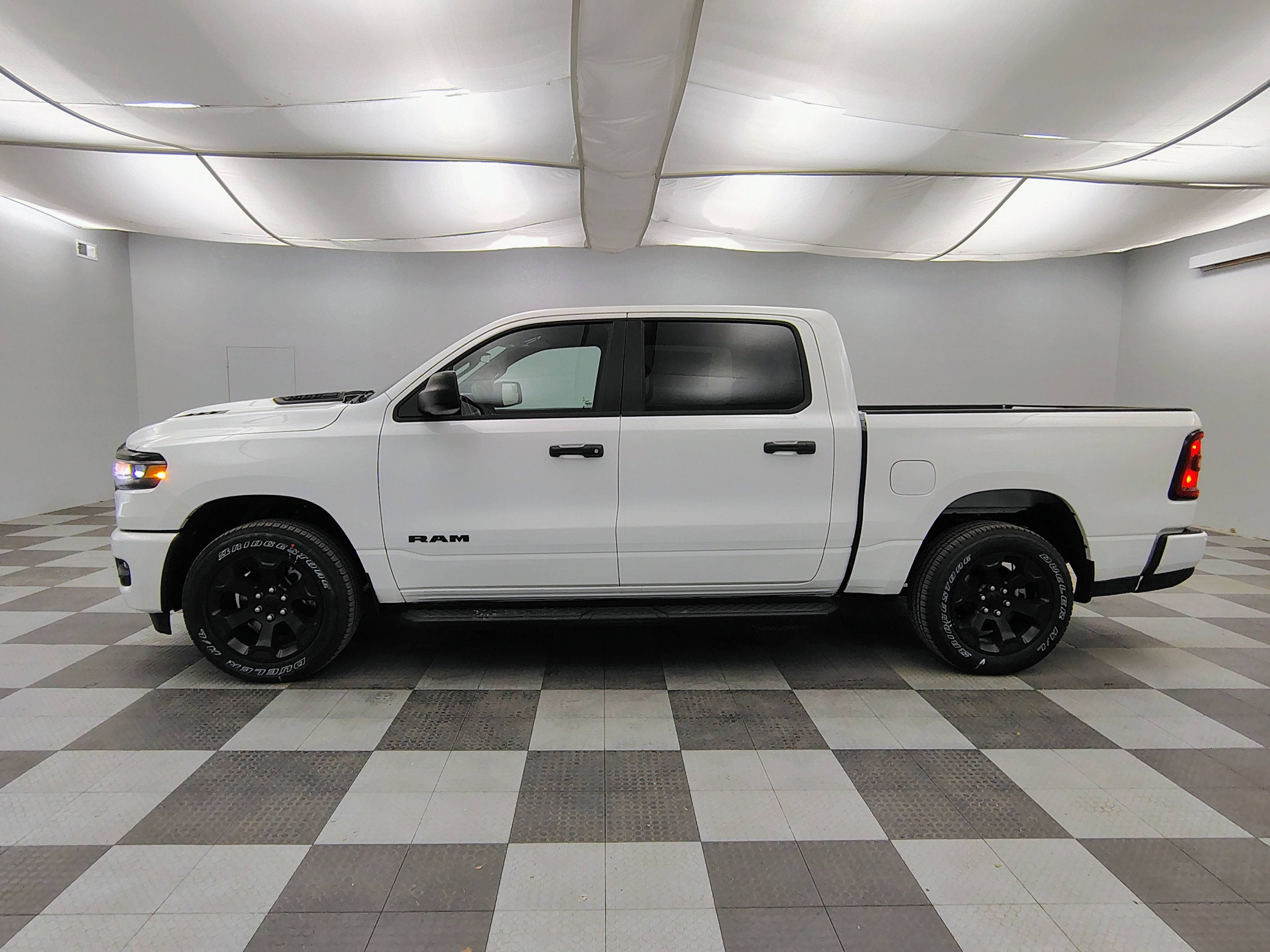 2026 RAM Ram 1500 RAM 1500 EXPRESS CREW CAB 4X4 5'7' BOX