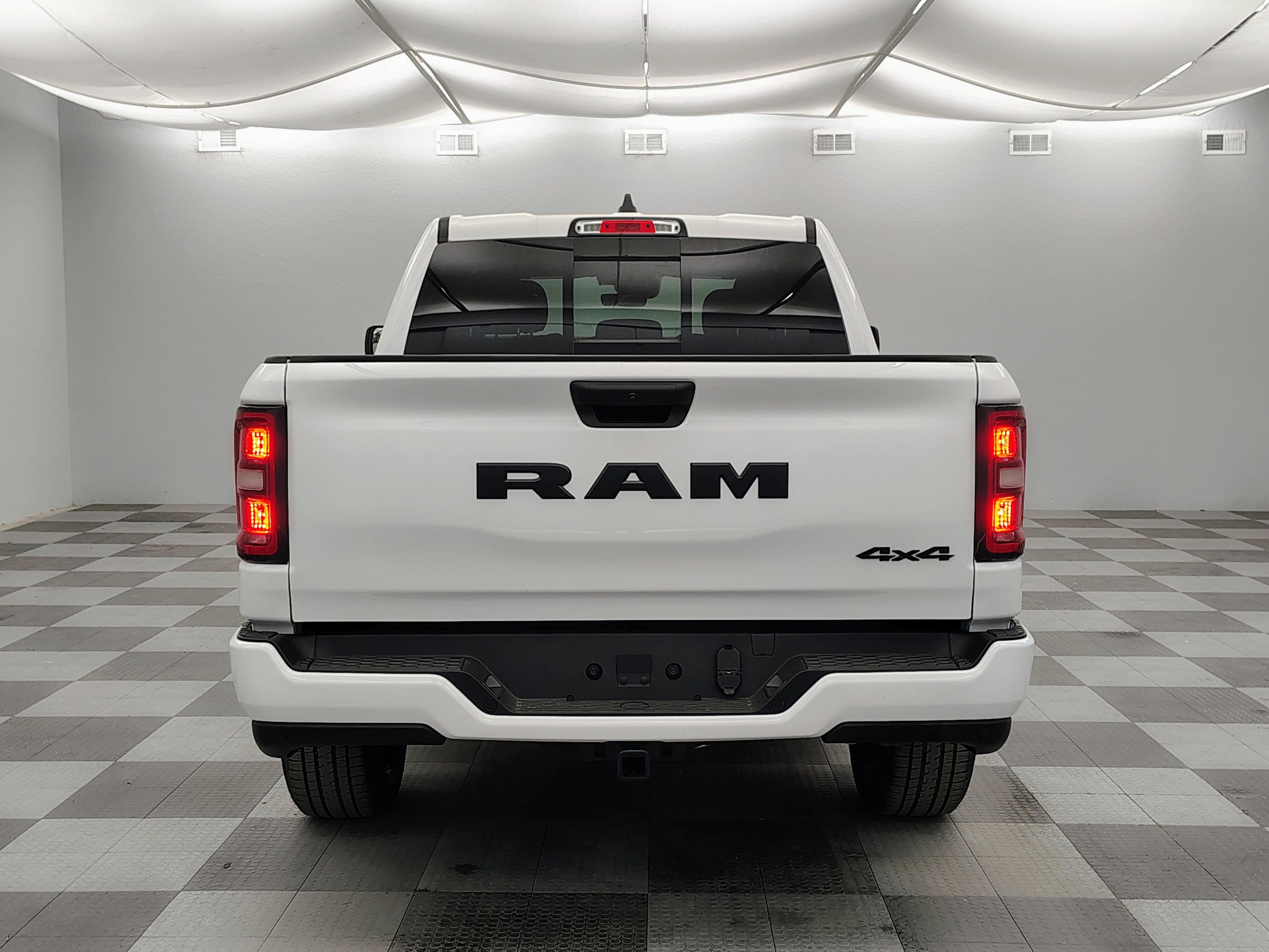 2026 RAM Ram 1500 RAM 1500 EXPRESS CREW CAB 4X4 5'7' BOX
