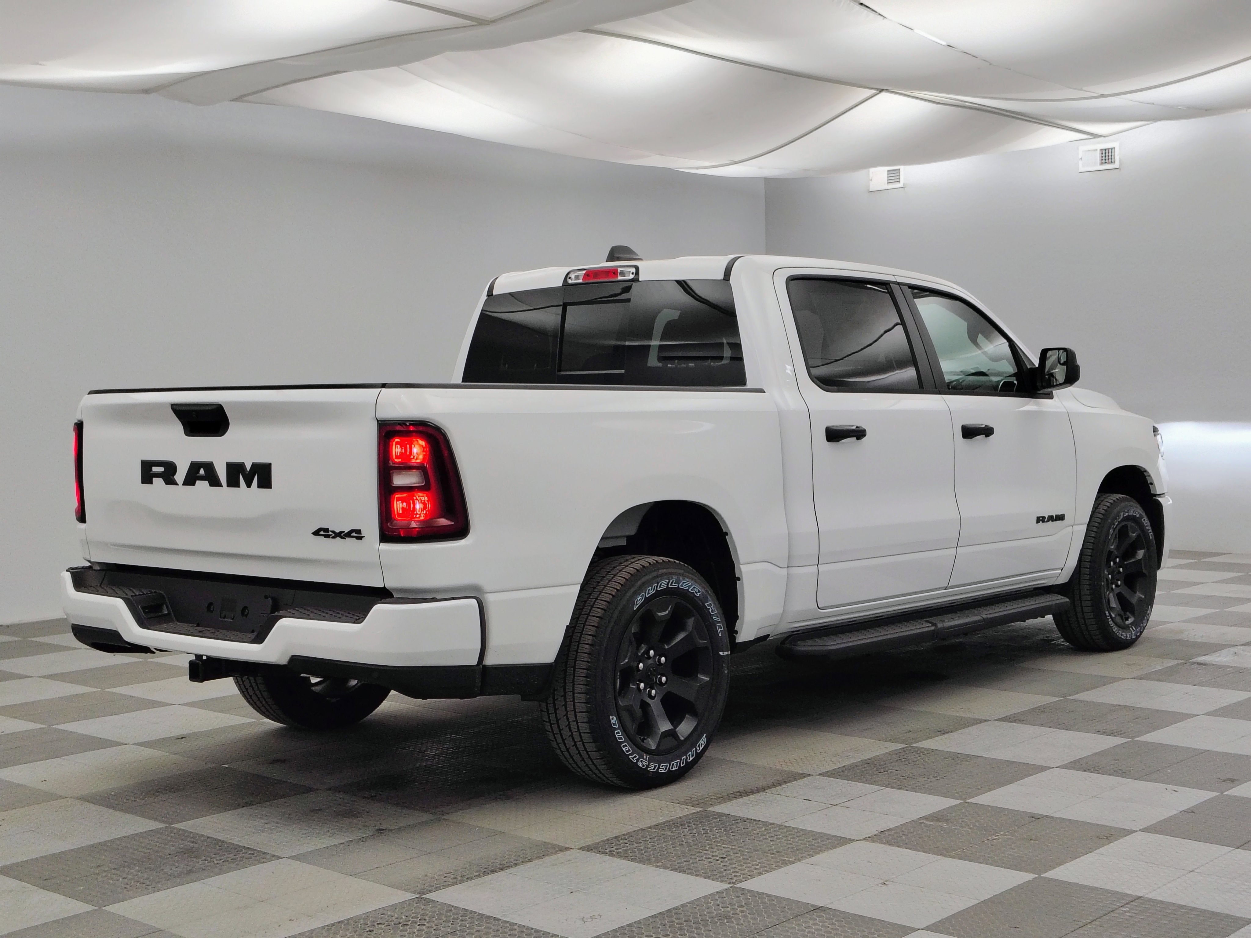 2026 RAM Ram 1500 RAM 1500 EXPRESS CREW CAB 4X4 5'7' BOX