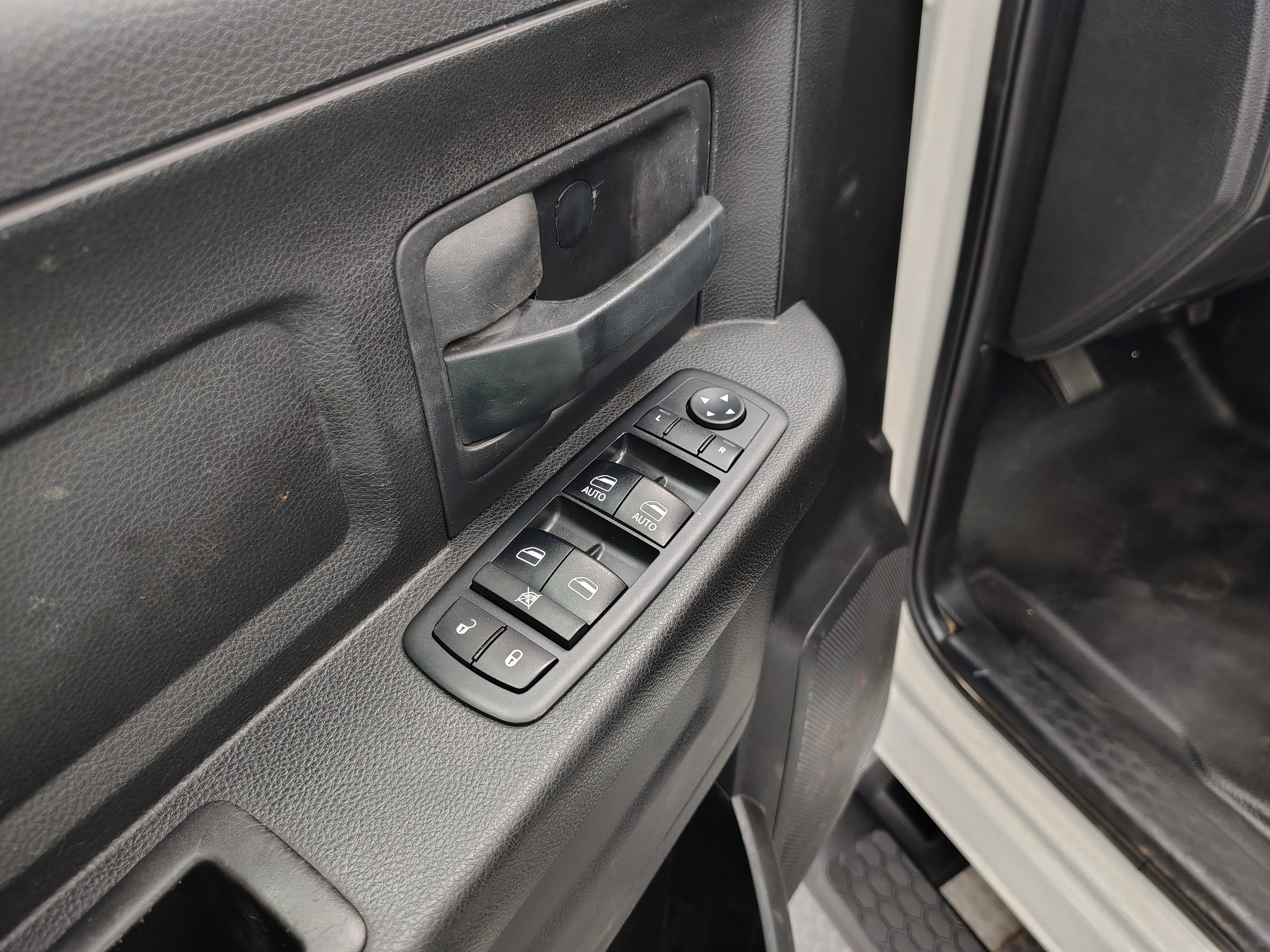 2018 RAM 2500 Tradesman Crew Cab 4x4 6'4' Box