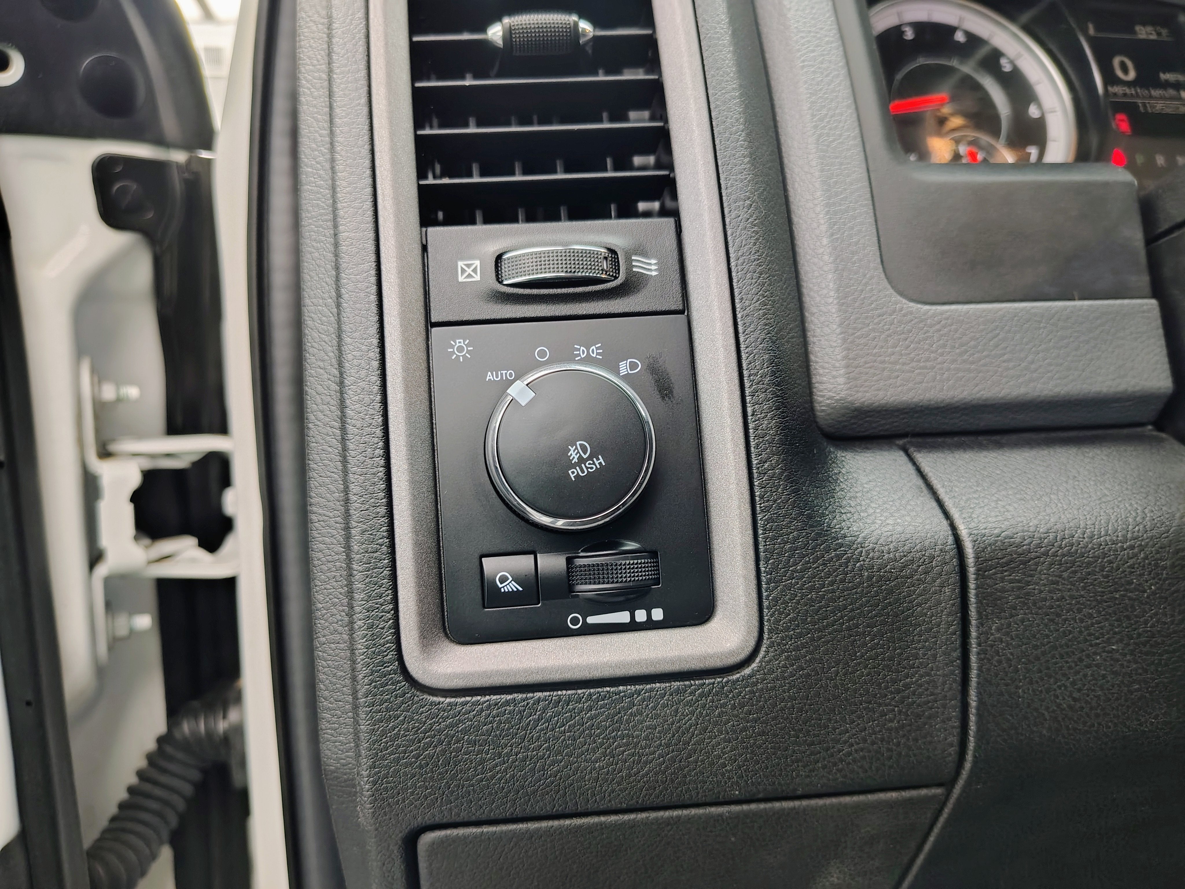2018 RAM 2500 Tradesman Crew Cab 4x4 6'4' Box